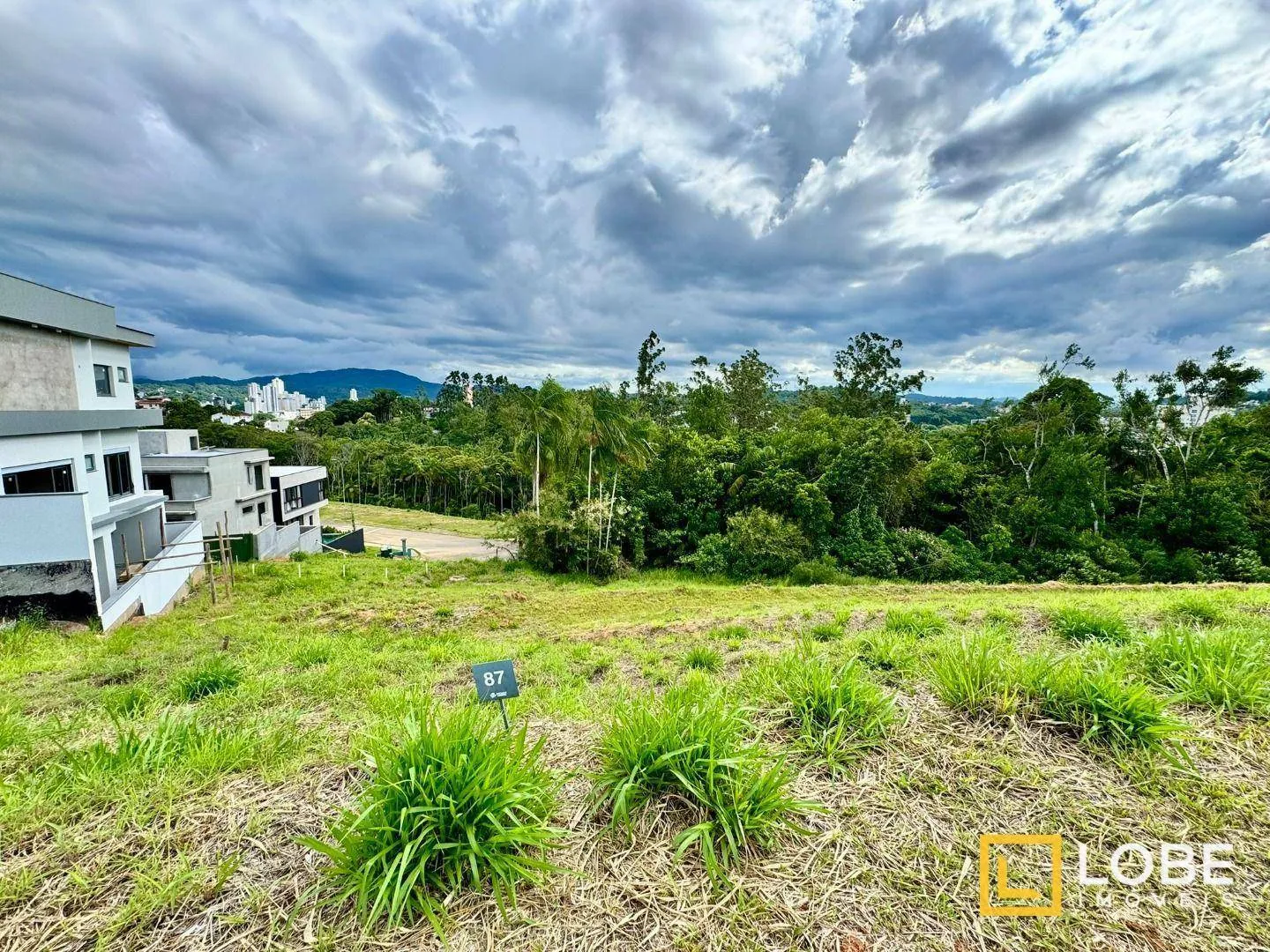 Excelente lote em condomínio fechado em Blumenau! - foto 1