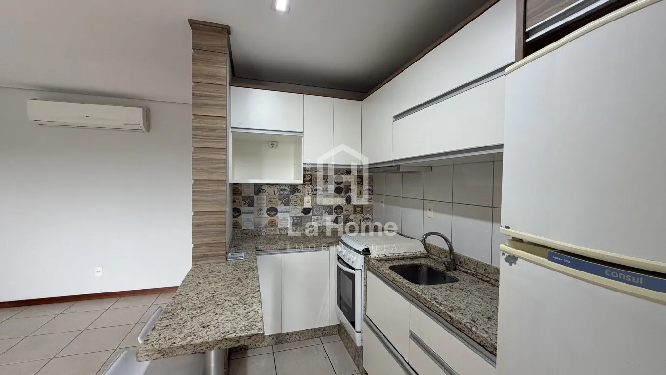 Apartamento com 03 dormitórios sendo 01 suíte, sacada fechada com churrasqueira e 02 vagas de garagem à venda em Blumenau, Bairro Água Verde — foto 6