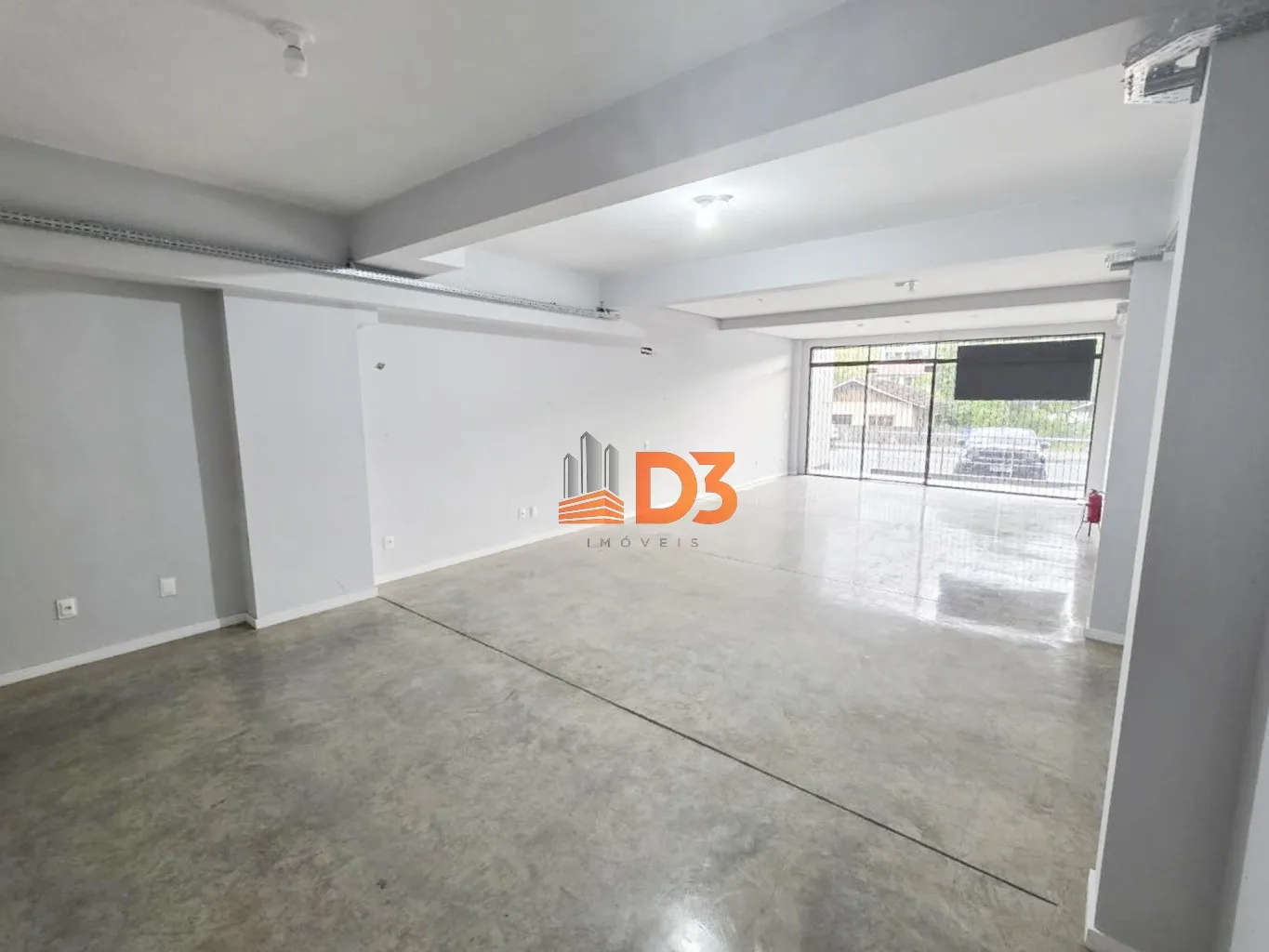 Sala Comercial Ampla em Localização Privilegiada - Água Verde — foto 3