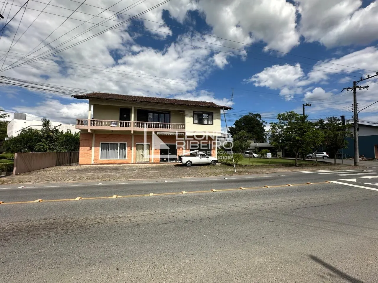 Casa comercial com 5 dormitórios à venda, 240,80 m no bairro Das Capitais em Timbó/SC - foto 1