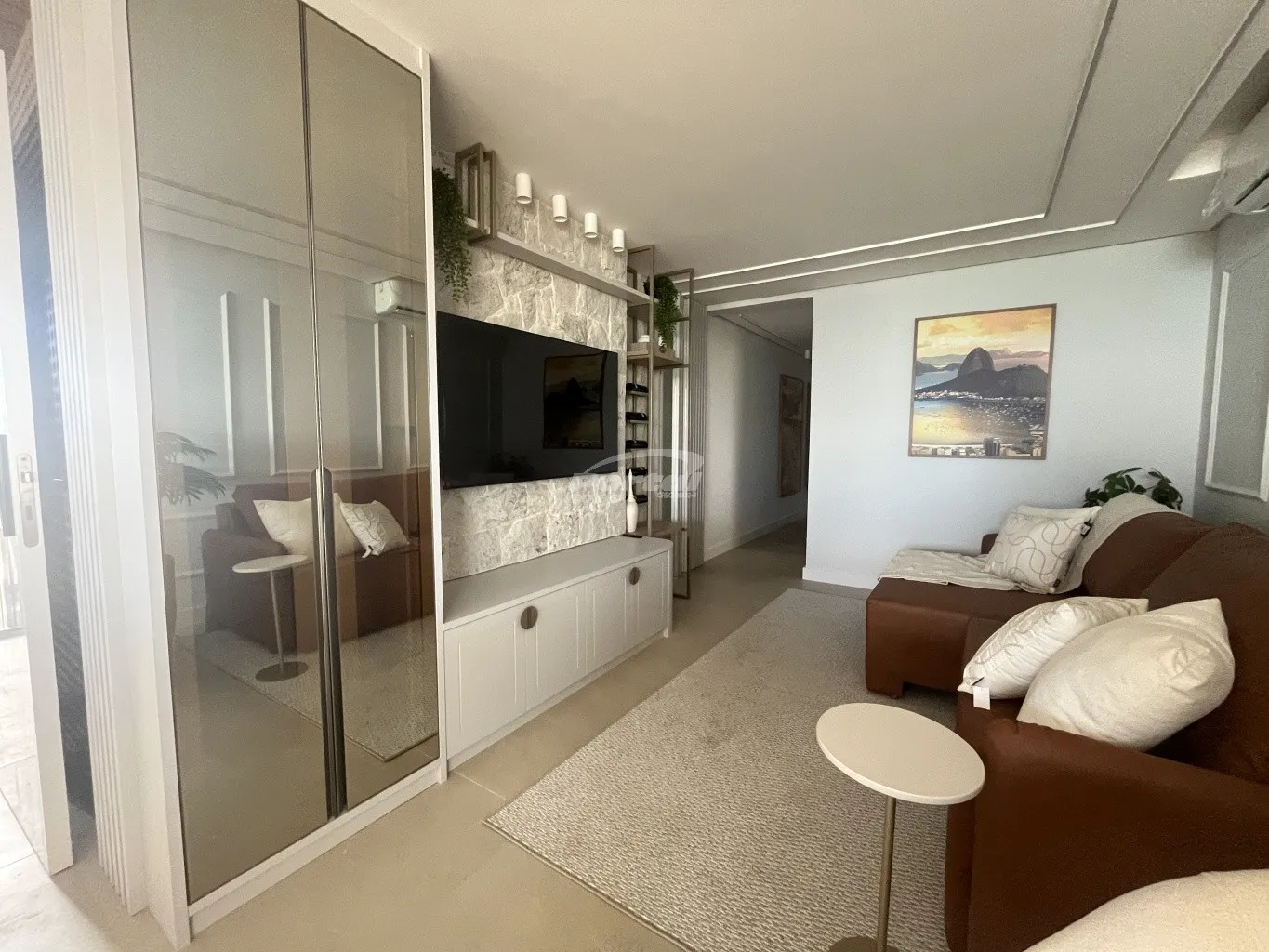 Decorado com 3 suítes e 2 vagas de garagem a 100m do mar, no Itacolomi em Balneário Piçarras SC! (Cód. 23215) — foto 3