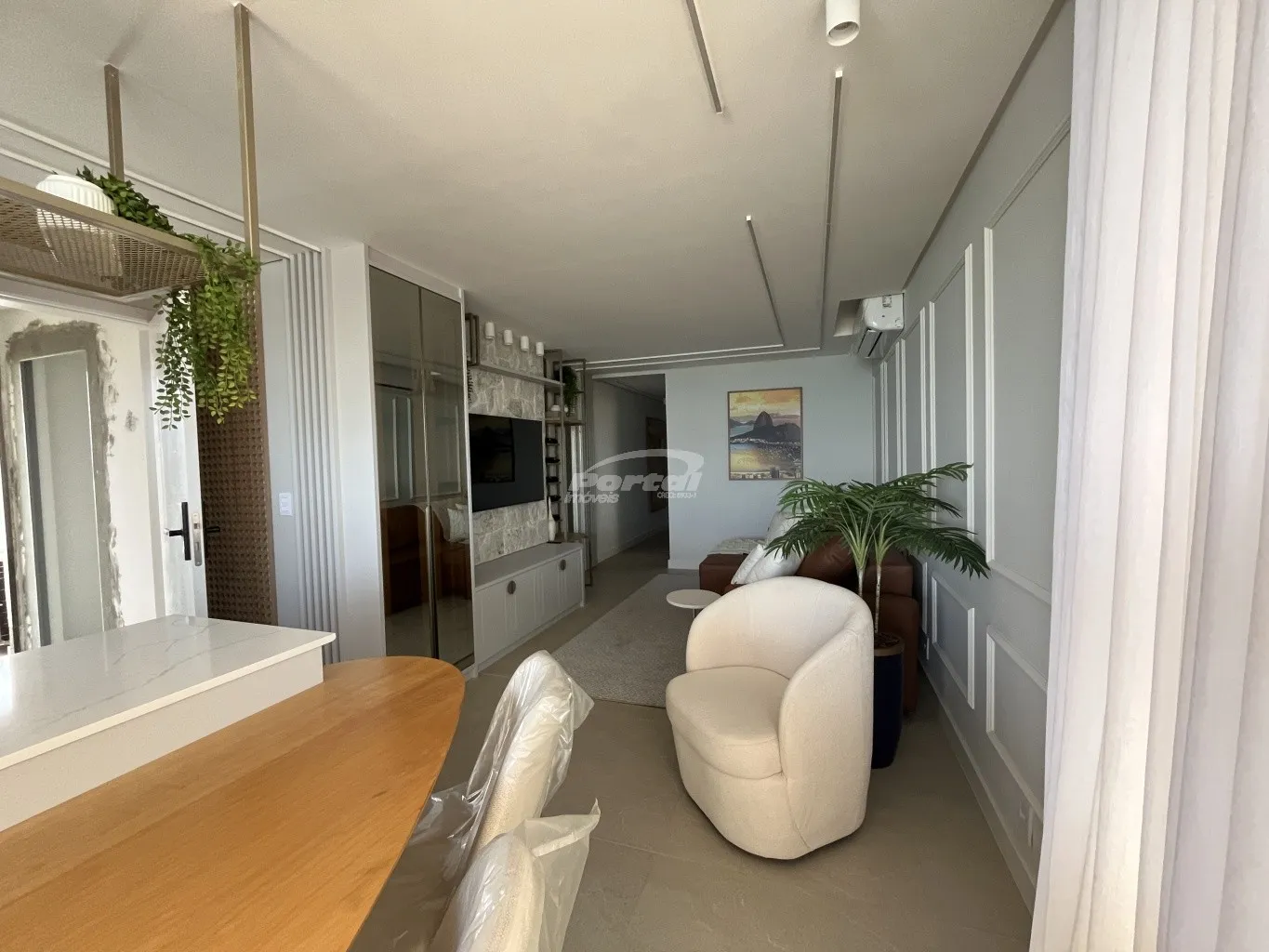Decorado com 3 suítes e 2 vagas de garagem a 100m do mar, no Itacolomi em Balneário Piçarras SC! (Cód. 23215) — foto 4
