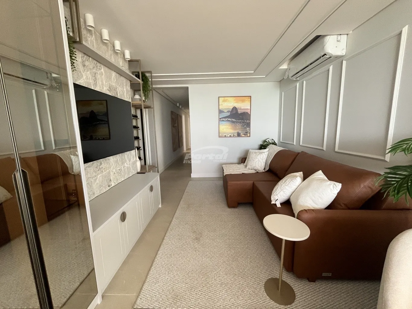 Decorado com 3 suítes e 2 vagas de garagem a 100m do mar, no Itacolomi em Balneário Piçarras SC! (Cód. 23215) — foto 5