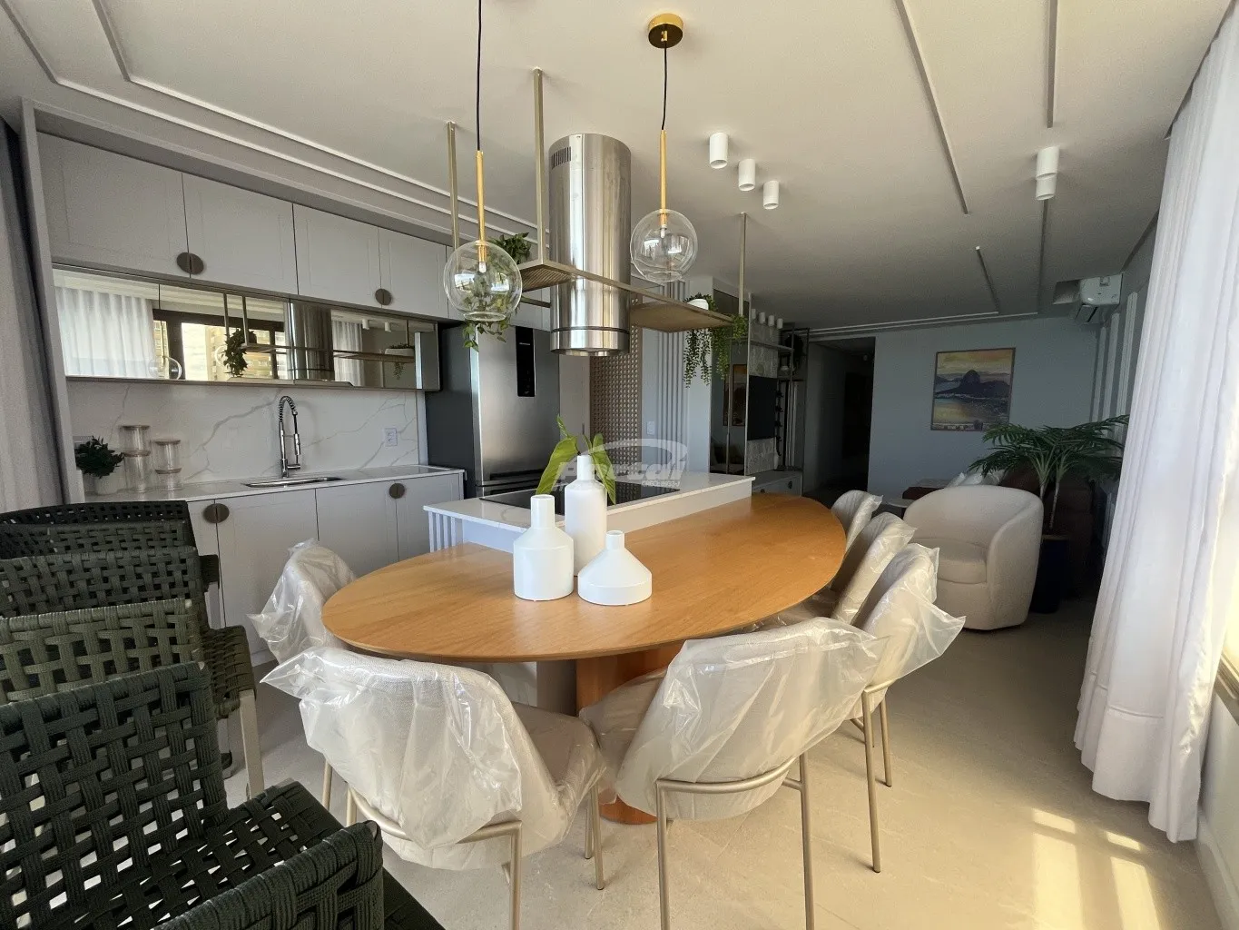 Decorado com 3 suítes e 2 vagas de garagem a 100m do mar, no Itacolomi em Balneário Piçarras SC! (Cód. 23215) — foto 7
