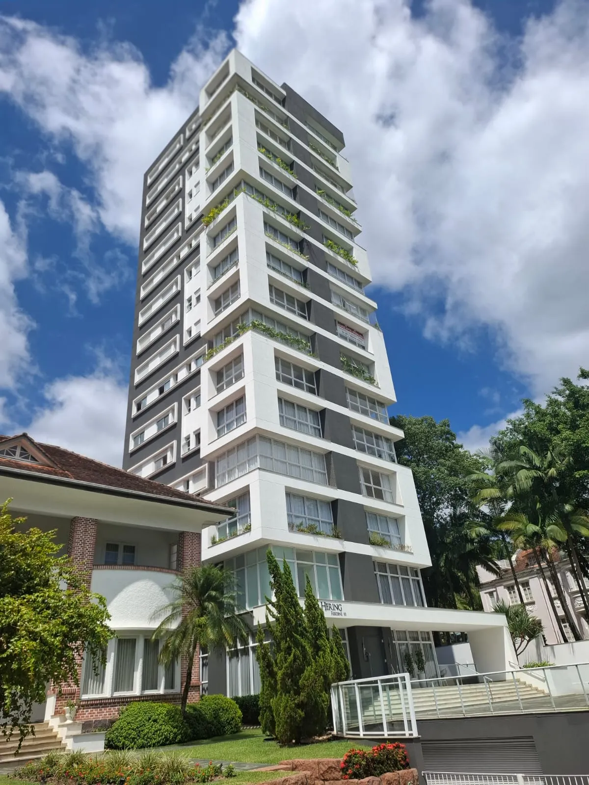 VENDE-SE APARTAMENTO MOBILIADO — foto 2