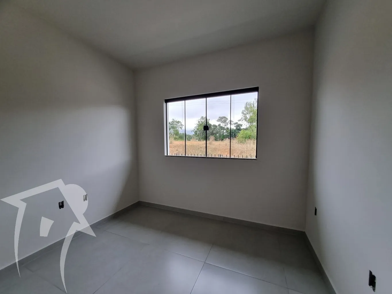 Linda casa pé direito alto 3 dormitórios.Conforto, segurança e localização ideal para sua família! — foto 4