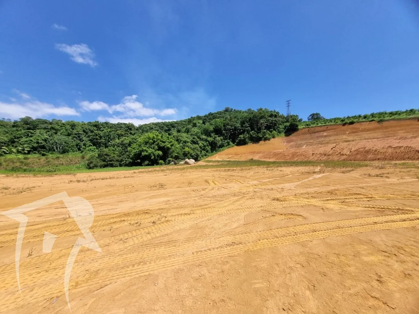 Terreno estratégico próximo à BR-470 - Bairro Estradinha - foto 1