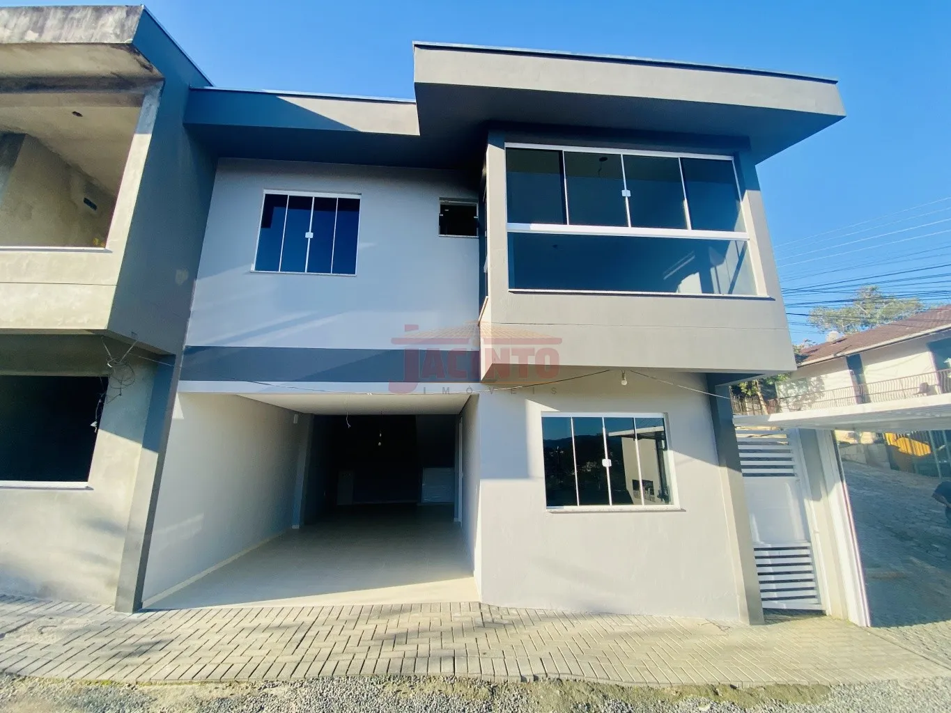 Disponível para comprar ou alugar: Sobrado novo com 3 dormitórios sendo 1 suíte no Bairro Fortaleza Alta. - foto 1