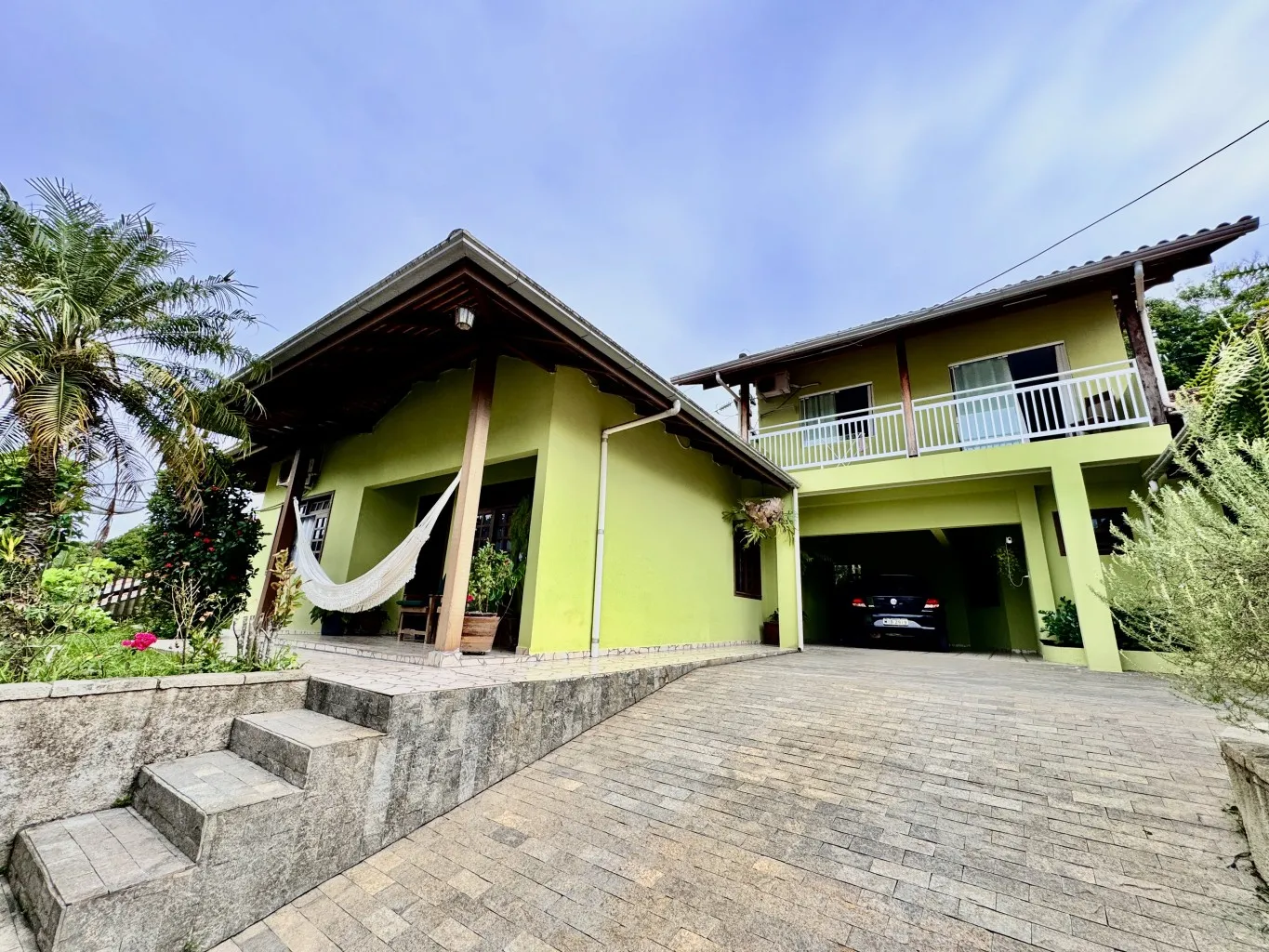 Casa com edícula, 4 quartos sendo 1 suíte, amplo terreno de 449,00 m, no Bairro Passo Manso em Blumenau-SC - foto 1