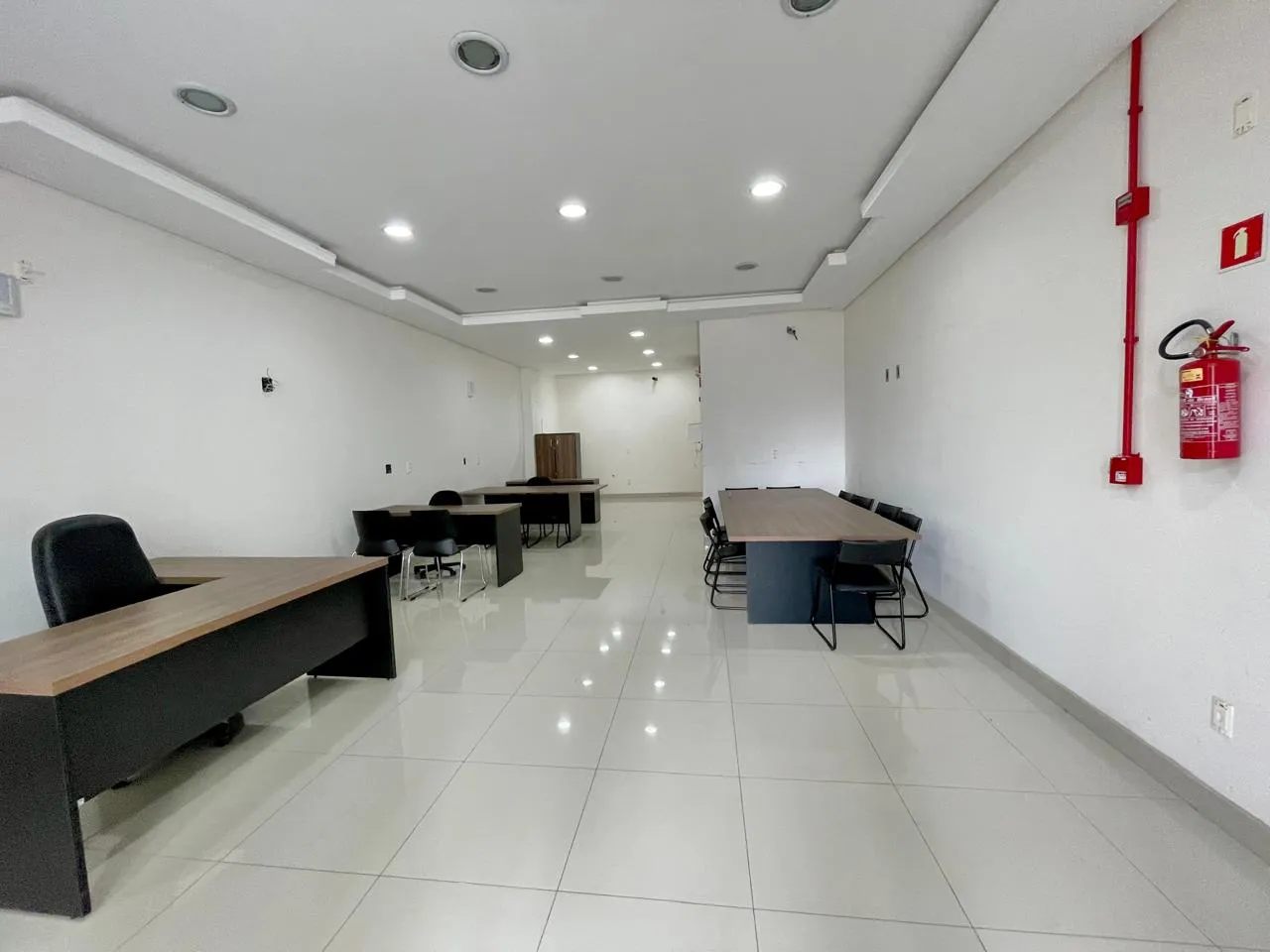SALA COMERCIAL MOBILIADA NAÇÕES — foto 3