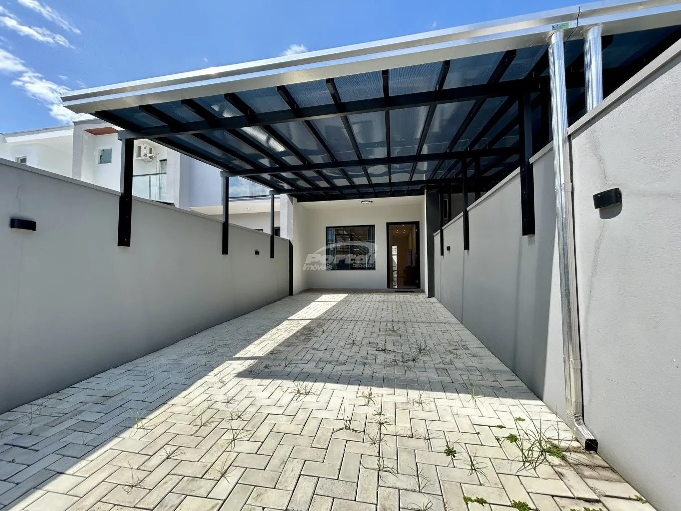 Casa nova semi mobiliada disponível para locação no bairro Centro - Balneário Piçarras. (Cód. 23221) - foto 1