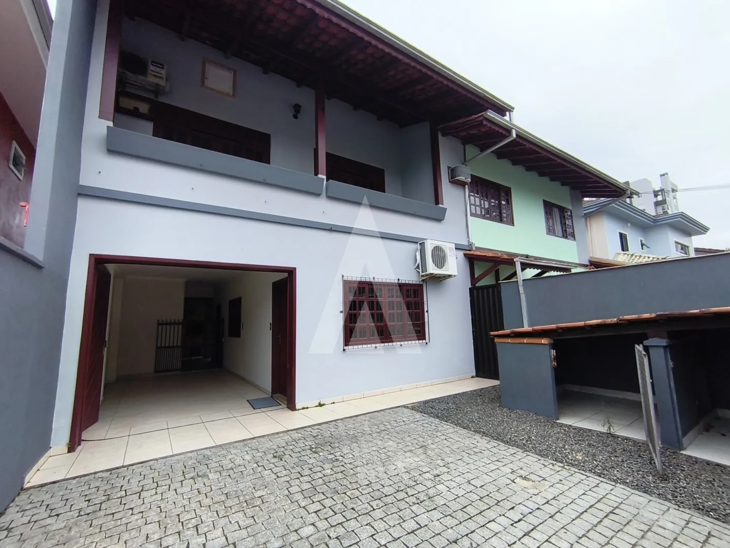 CASA NO SANTO ANTÔNIO COM CHURRASQUEIRA NO FUNDO E CONTA COM 02 QUARTOS — foto 2