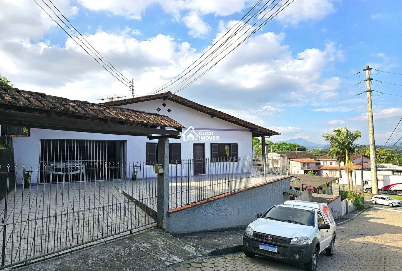Casa com 4 dormitórios à venda no bairro Do Salto em Blumenau/SC - foto 1