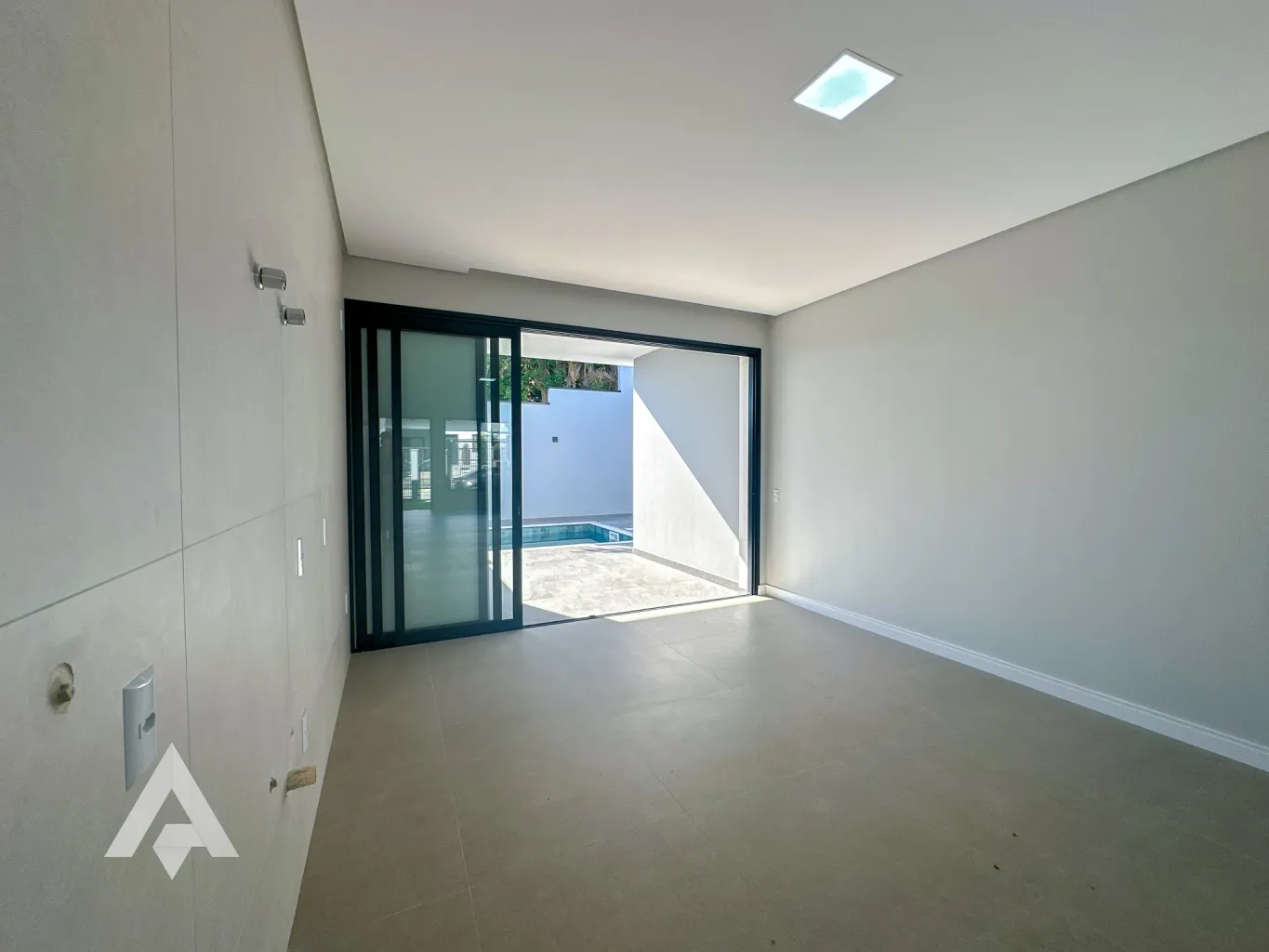Casa Terrea! Com 3 suítes à venda com 240m, por R$ 1.200.000,00 - Bairro Escola Agricola - Blumenau/SC — foto 4