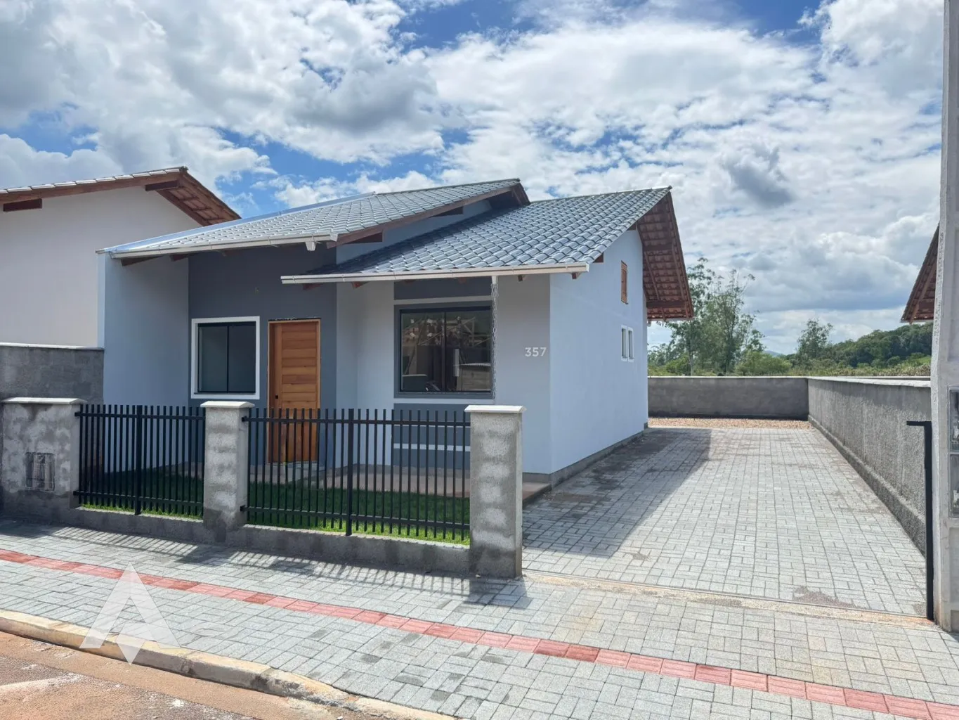 Casa com 02 dormitórios sendo 01 suíte à venda por R$ 375.000,00 - Bairro Arapongas - Indaial/SC - foto 1