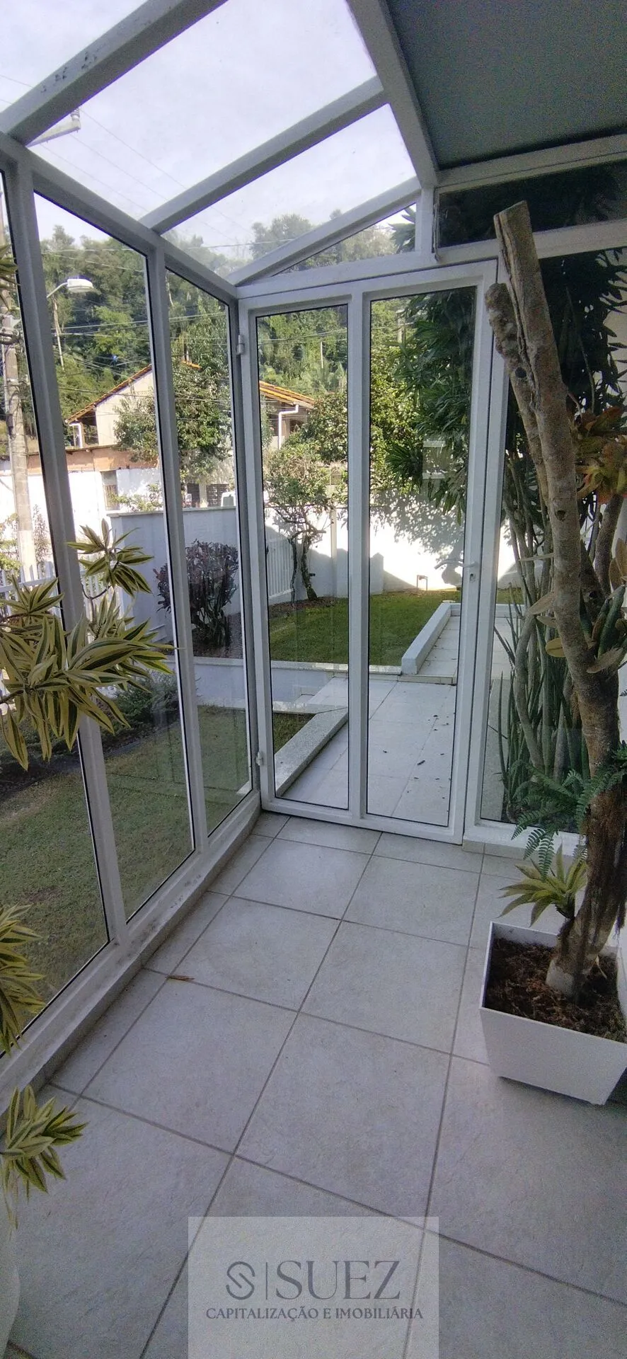 Confortável de alto padrão com 4 dormitórios no bairro da Velha - foto 1