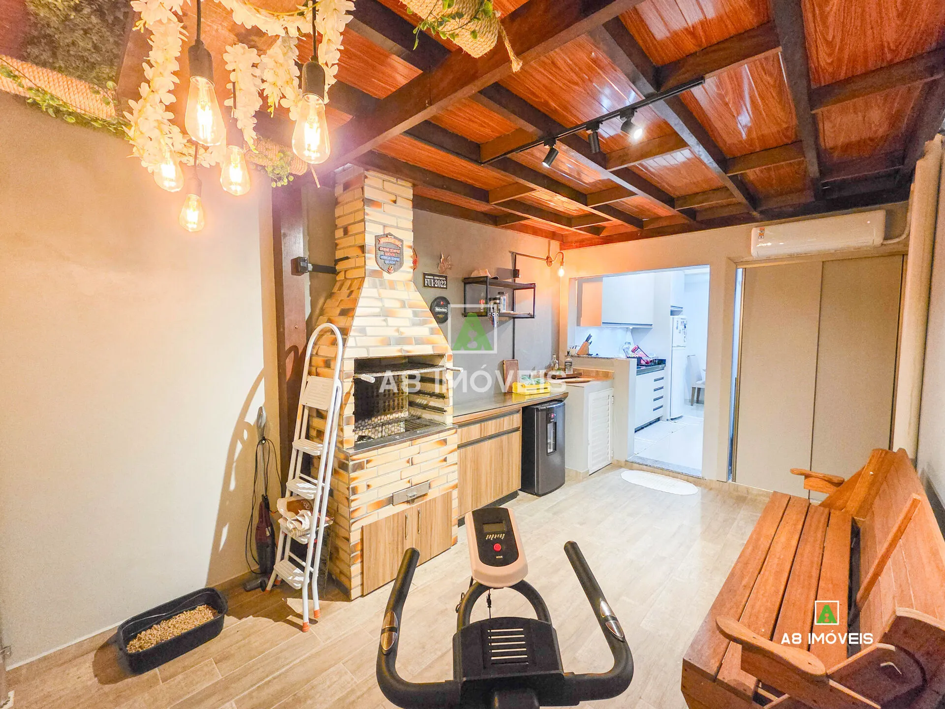 SOBRADO SEMI MOBILIADO COM DUAS VAGAS BAIRRO FORTALEZA ALTA - foto 1