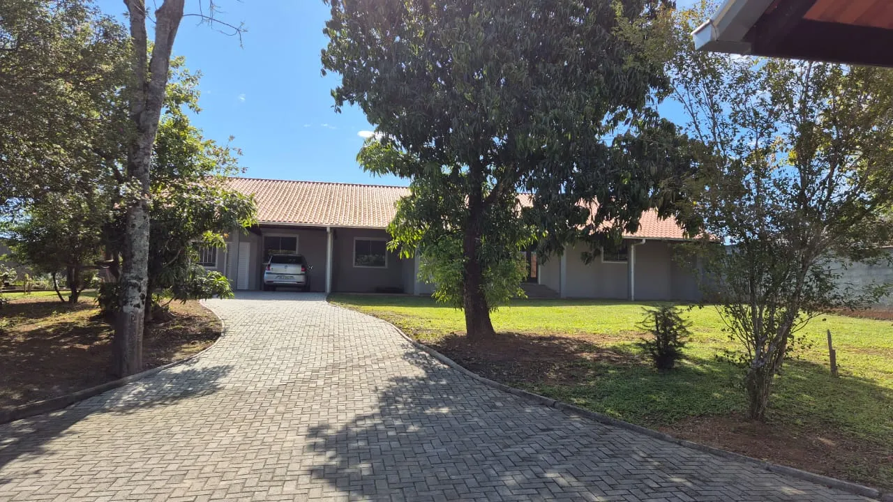 Casa com 03 dormitórios no Bairro Carijós - foto 1