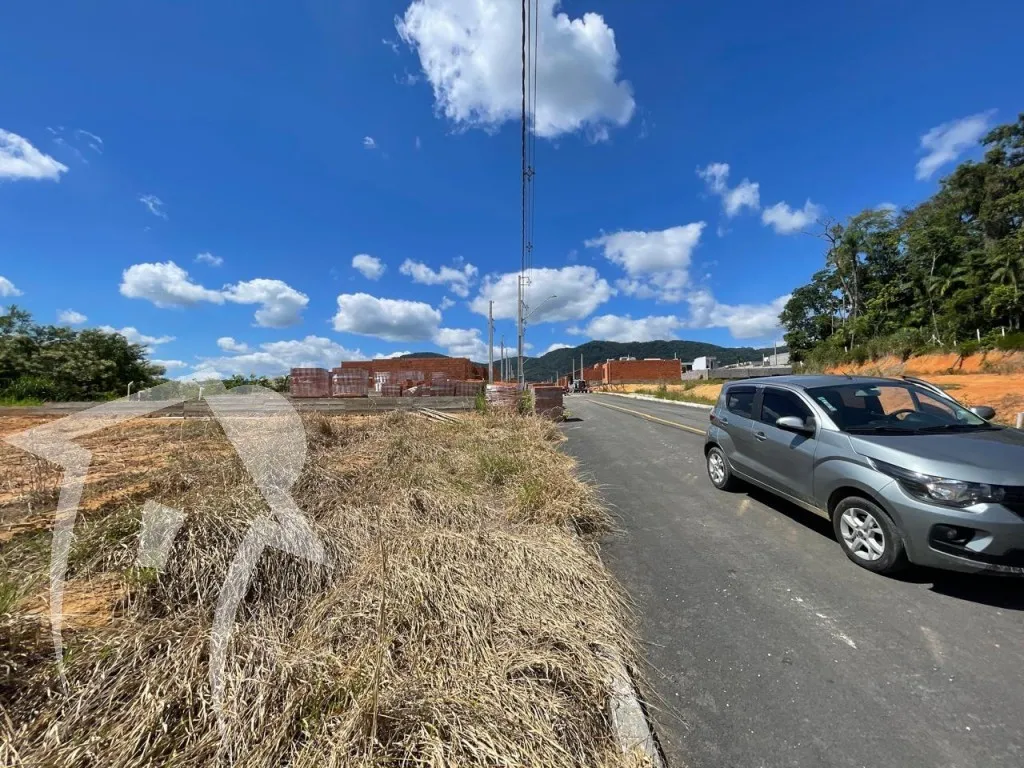 Lote pronto para construir em bairro com alto índice de desenvolvimentoCom 15 de frente ideal para duas casas — foto 4