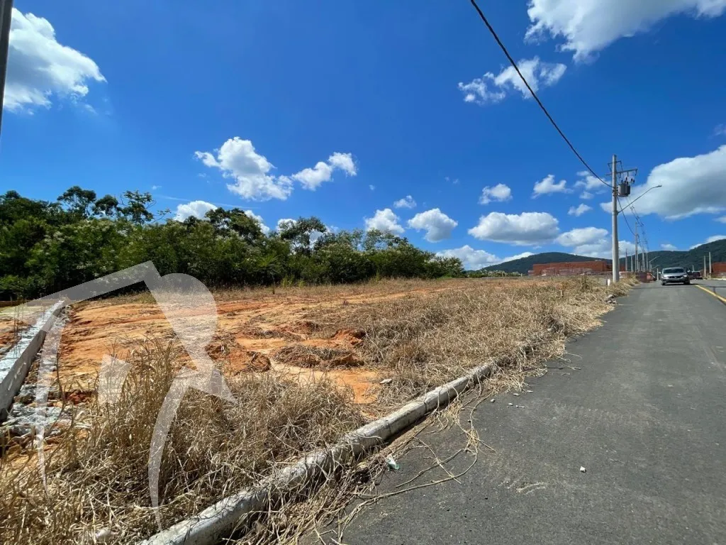 Lote pronto para construir em bairro com Alto índice de desenvolvimento. Com 15 de frente ideal para duas casas - foto 1