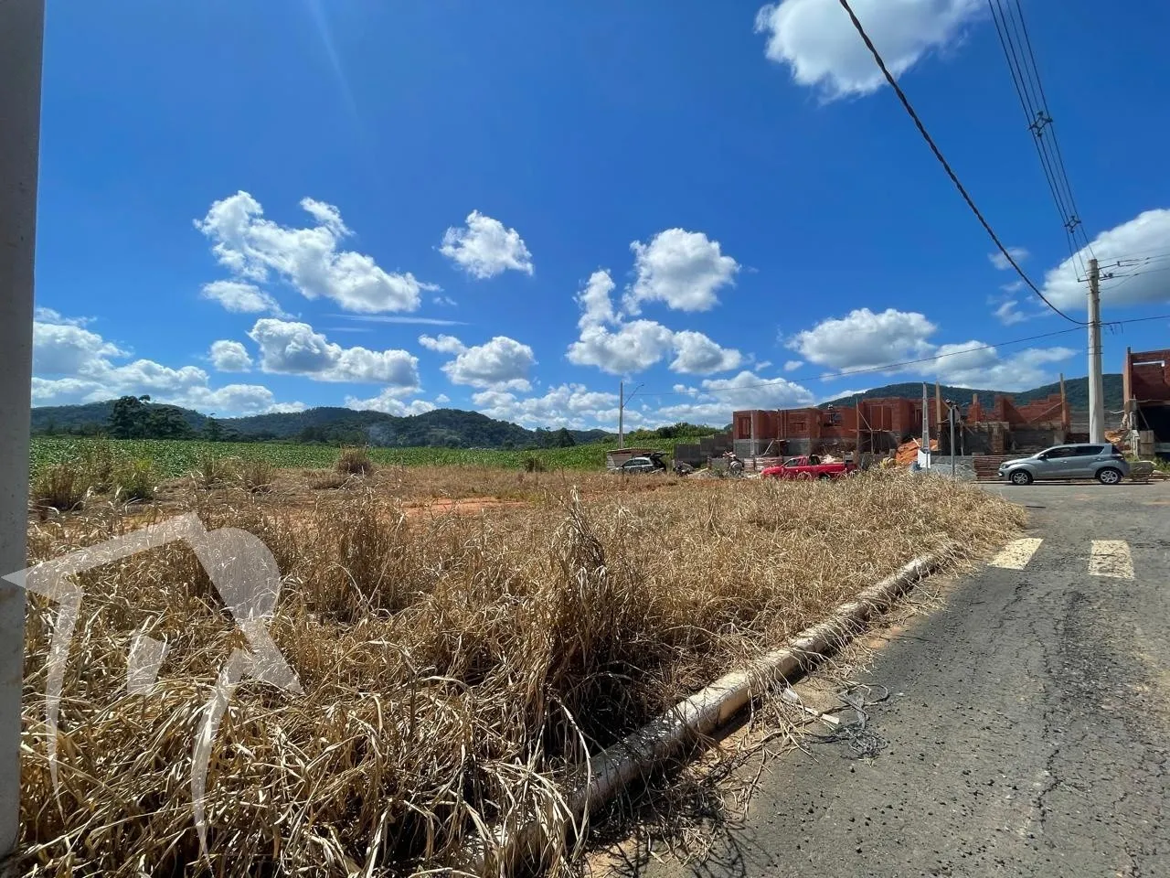 Lote pronto para construir em bairro com Alto índice de desenvolvimento. Lote de esquina ideal para três casas — foto 2