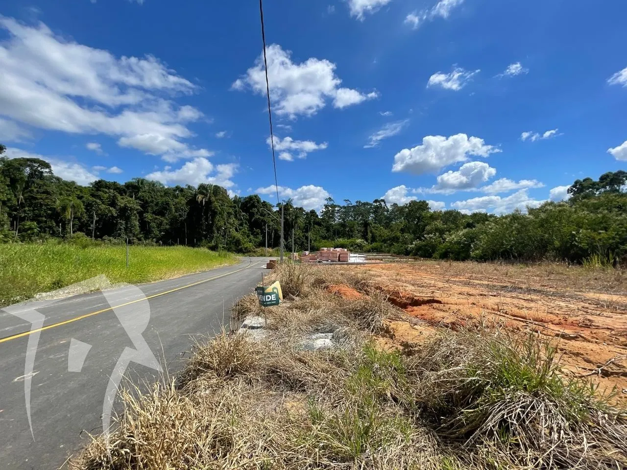 Lote pronto para construir em bairro com Alto índice de desenvolvimento. Lote de esquina ideal para três casas — foto 4