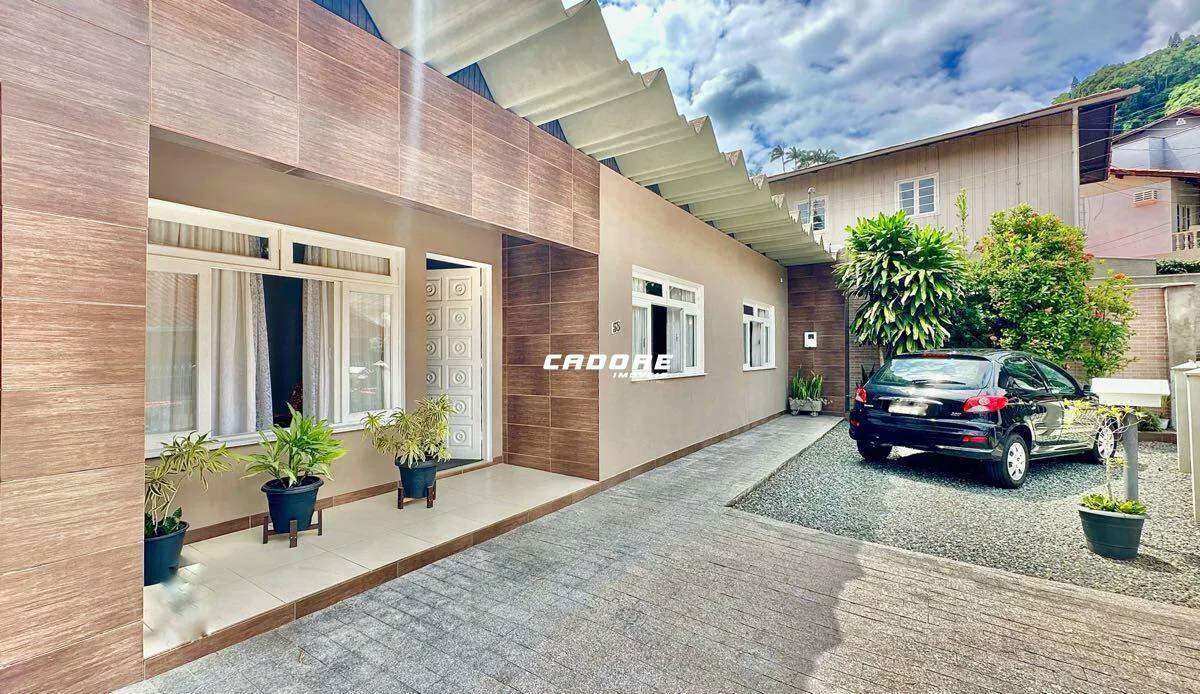Casa mobiliada com terreno espaçoso e área com churrasqueira no bairro Garcia!! - foto 1