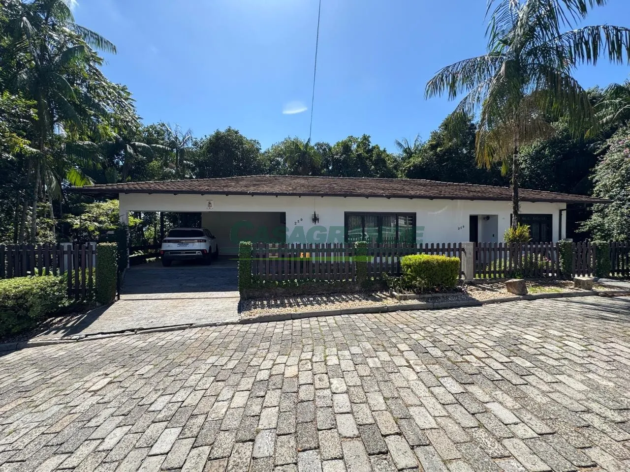 Ampla casa com terreno de 2.408 m no início do bairro Velha. - foto 1