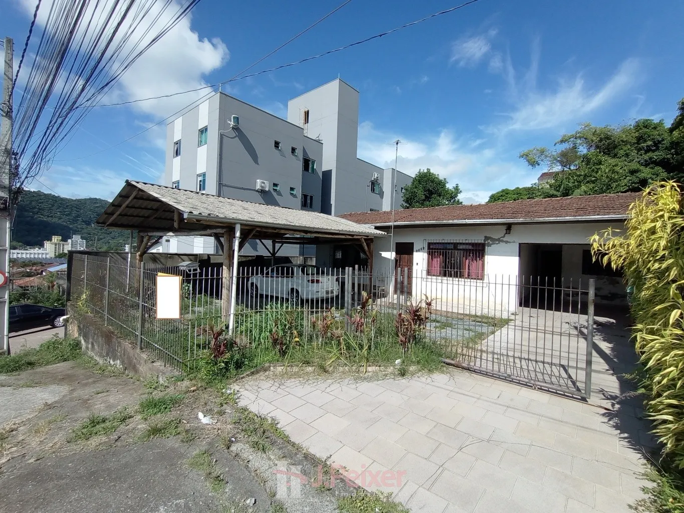 Residência em corredor de serviço com terreno de 670 m no bairro Velha Central - foto 1