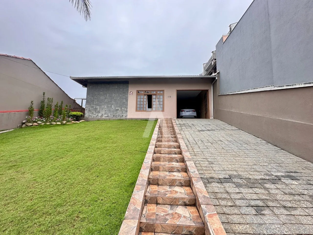 Casa com 1 suíte e 2 quartos à venda no bairro Nova Brasília em Joinville-SC por R$645.000,00. - foto 1