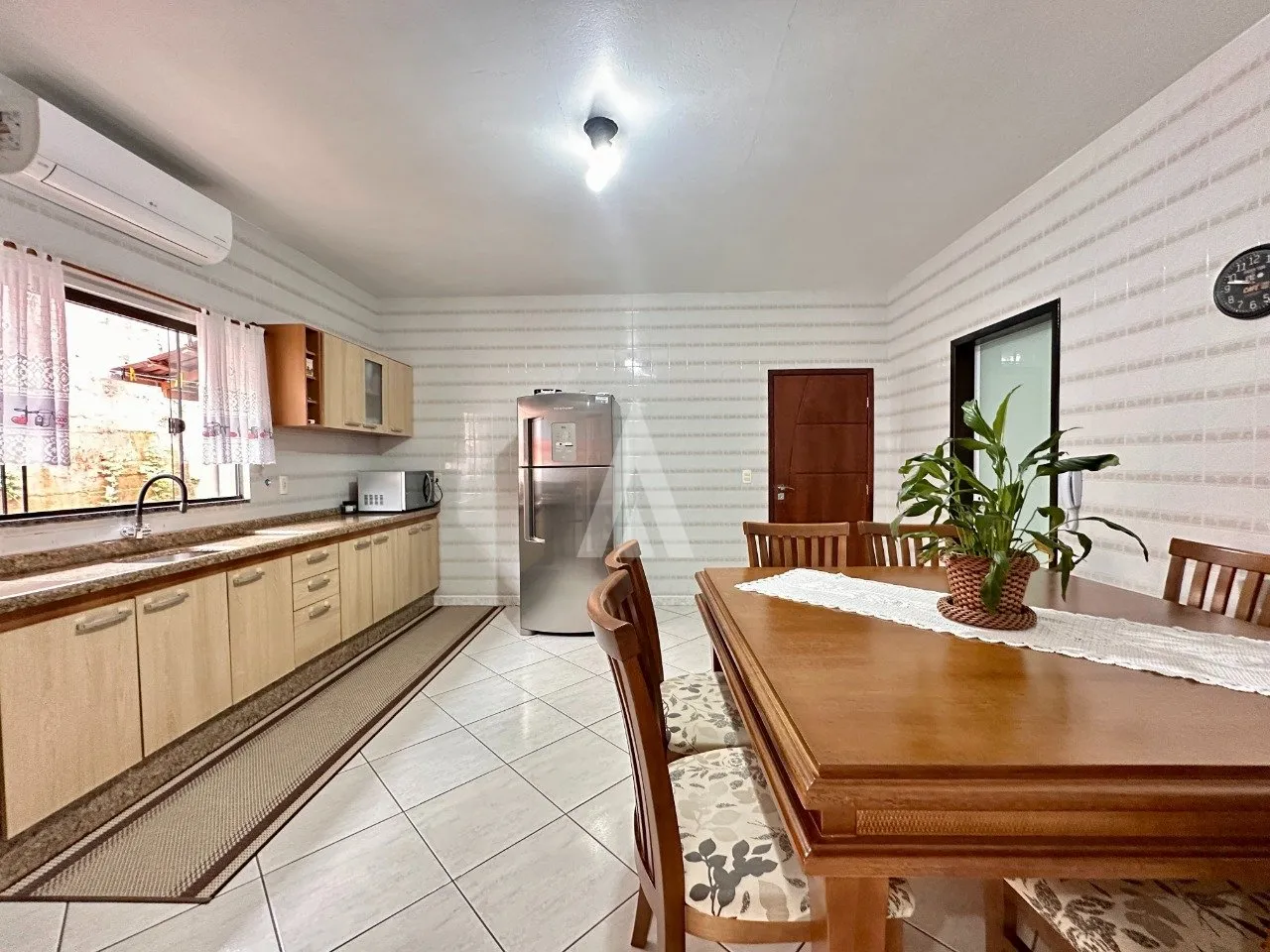 Casa com 1 suíte e 2 quartos à venda no bairro Nova Brasília em Joinville-SC por R$645.000,00. — foto 6