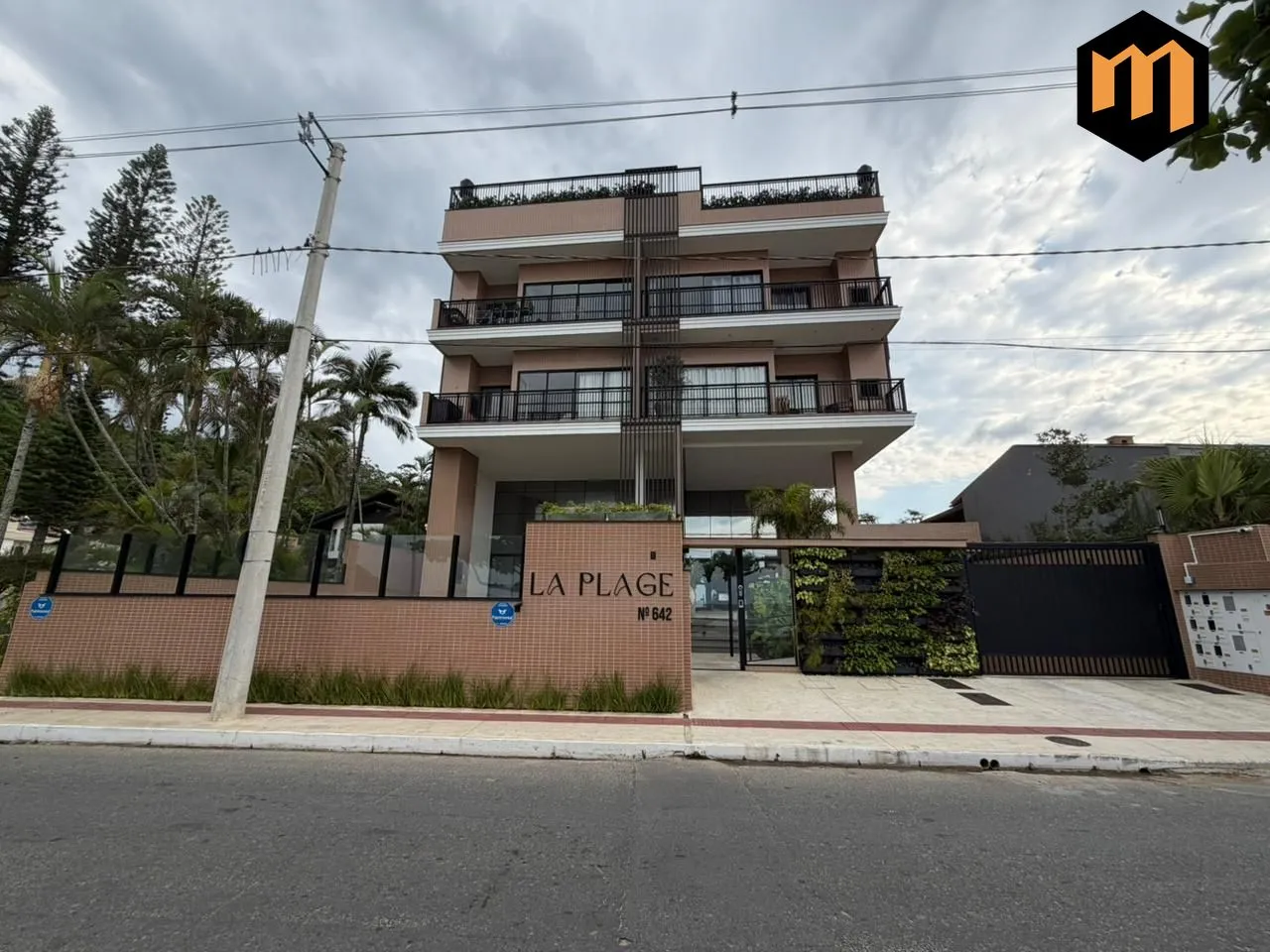 Apartamento no La Plage em Cabeçudas a poucos metros do mar | Alto padrão com ro - foto 1