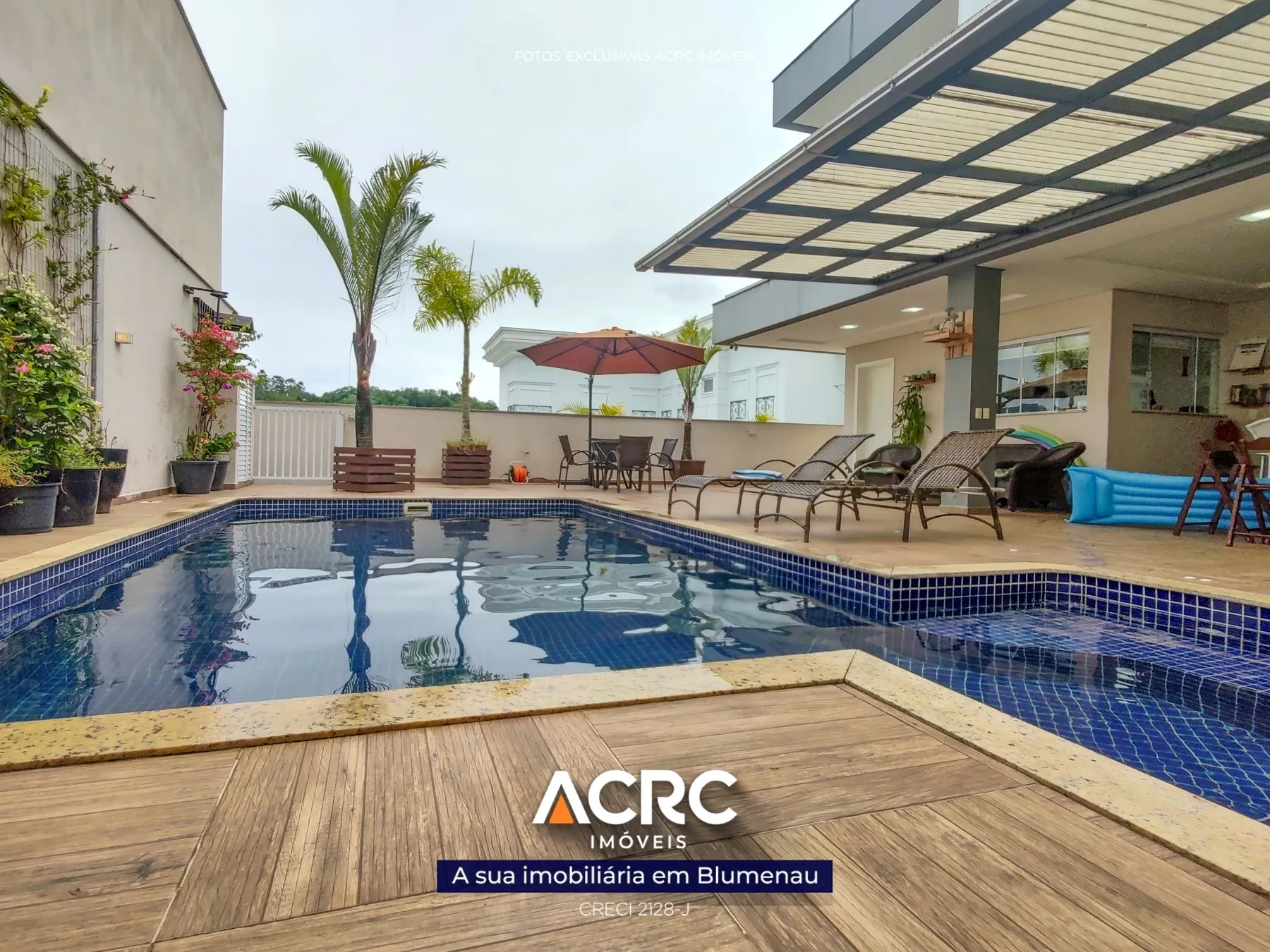 ACRC imóveis - CA03706 - Casa com piscina em condomínio fechado para Locação no Bairro Itoupava Central em Blumenau - foto 1