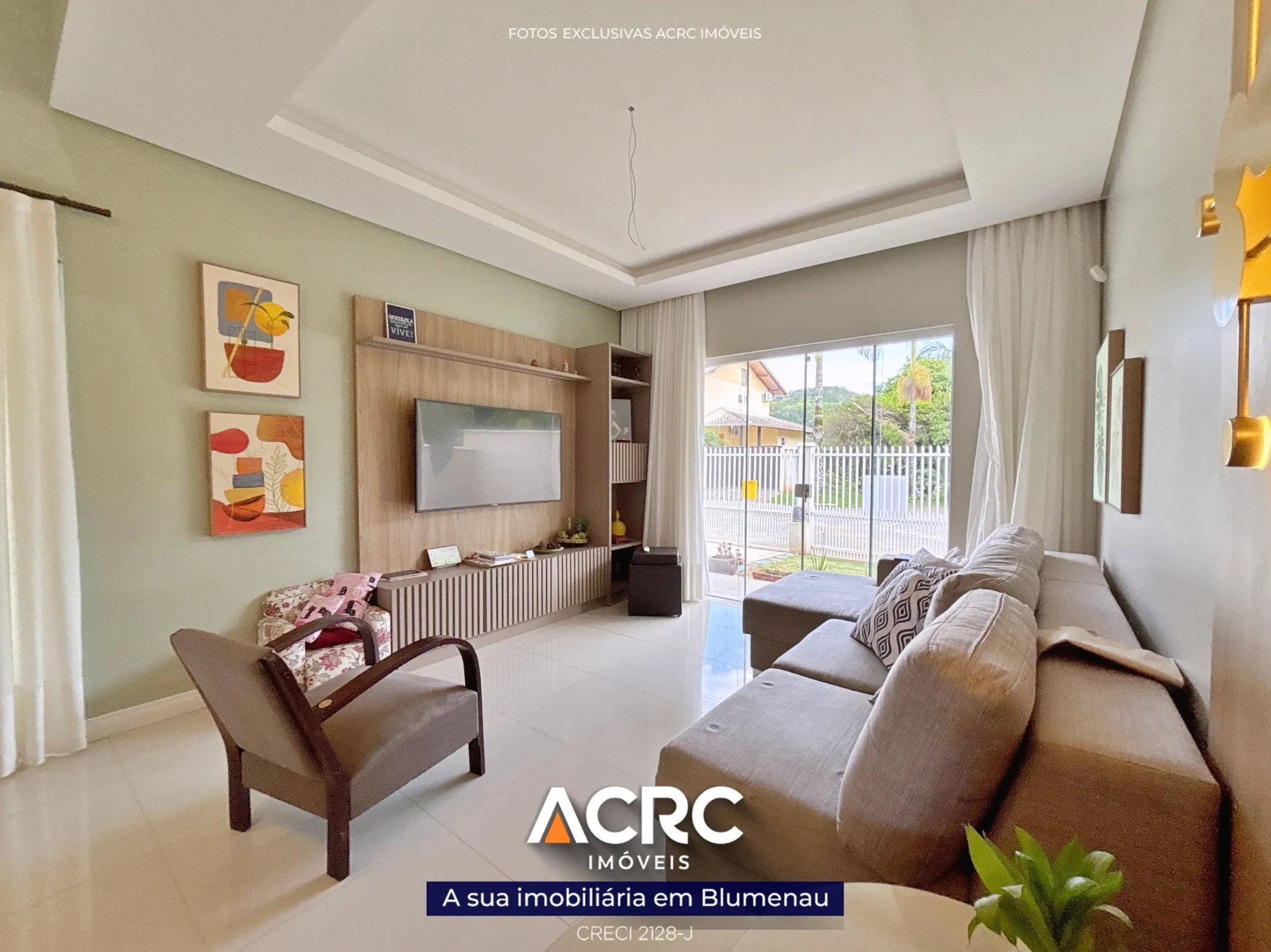 ACRC Imóveis - CA03544 - Casa com um belíssimo jardim a Venda no Bairro Água Verde em Blumenau — foto 3