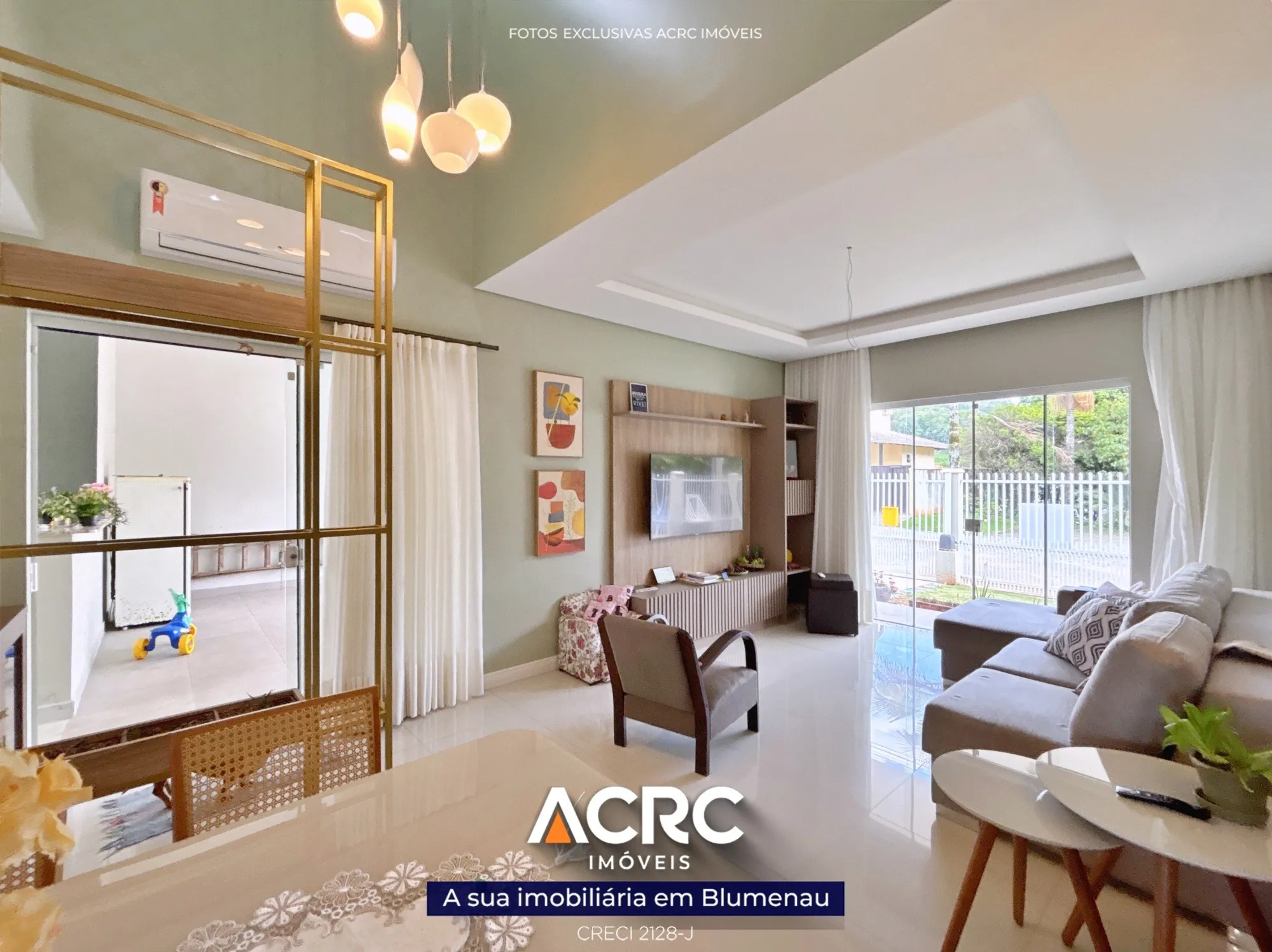ACRC Imóveis - CA03544 - Casa com um belíssimo jardim a Venda no Bairro Água Verde em Blumenau — foto 5