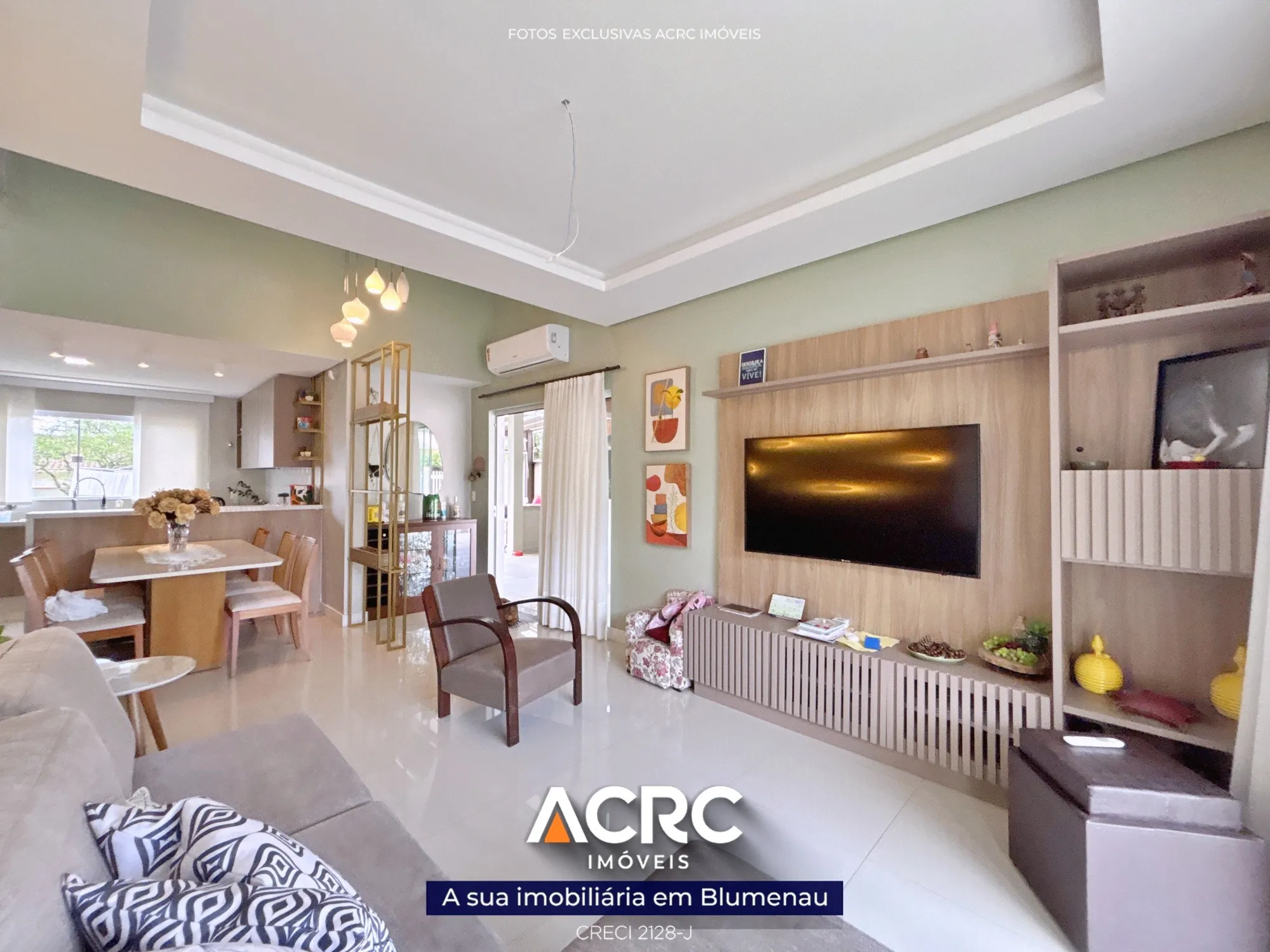 ACRC Imóveis - CA03544 - Casa com um belíssimo jardim a Venda no Bairro Água Verde em Blumenau — foto 7