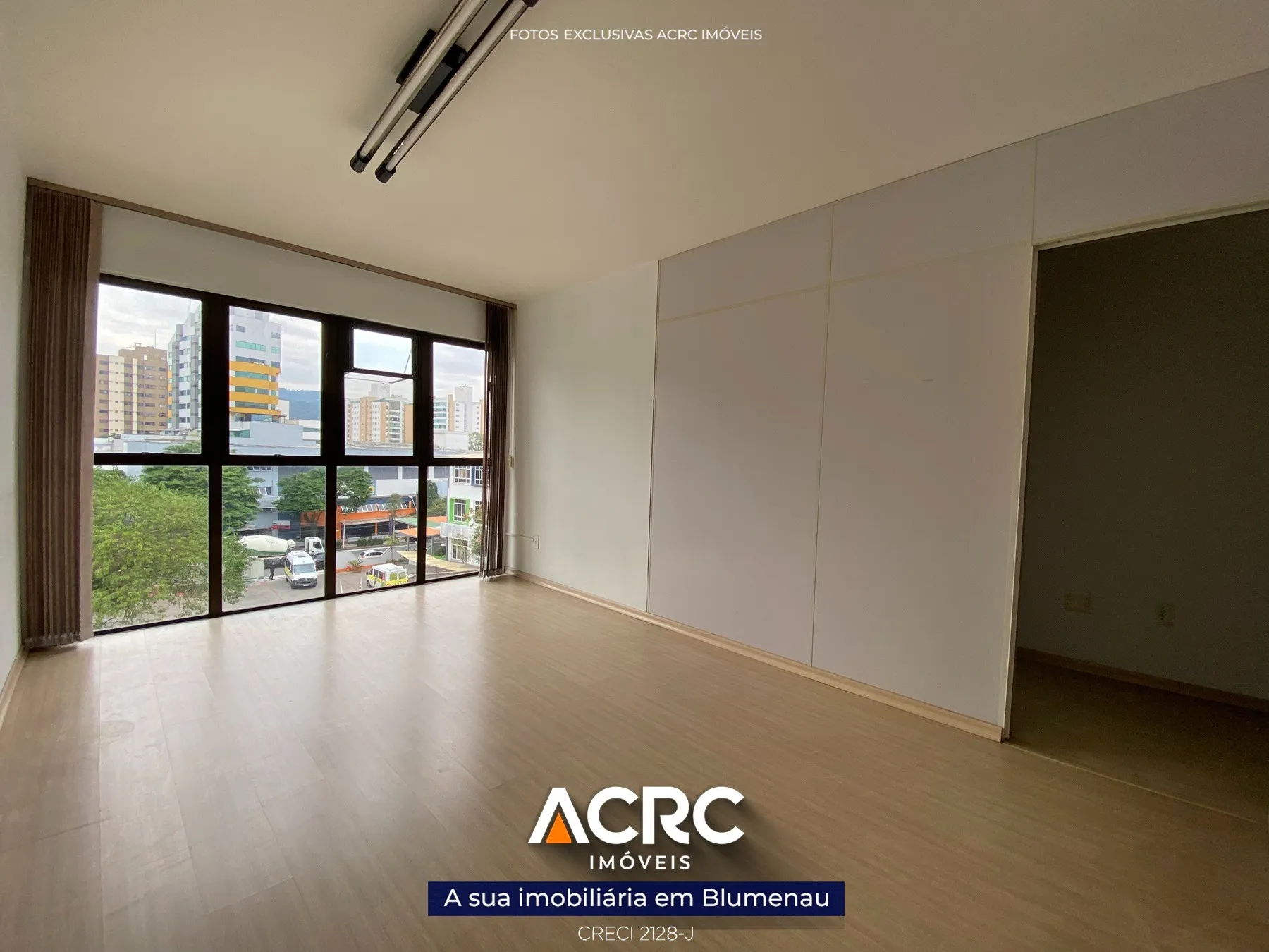 ACRC Imóveis - SA01309 - Sala comercial para Venda no Centro de Blumenau — foto 2