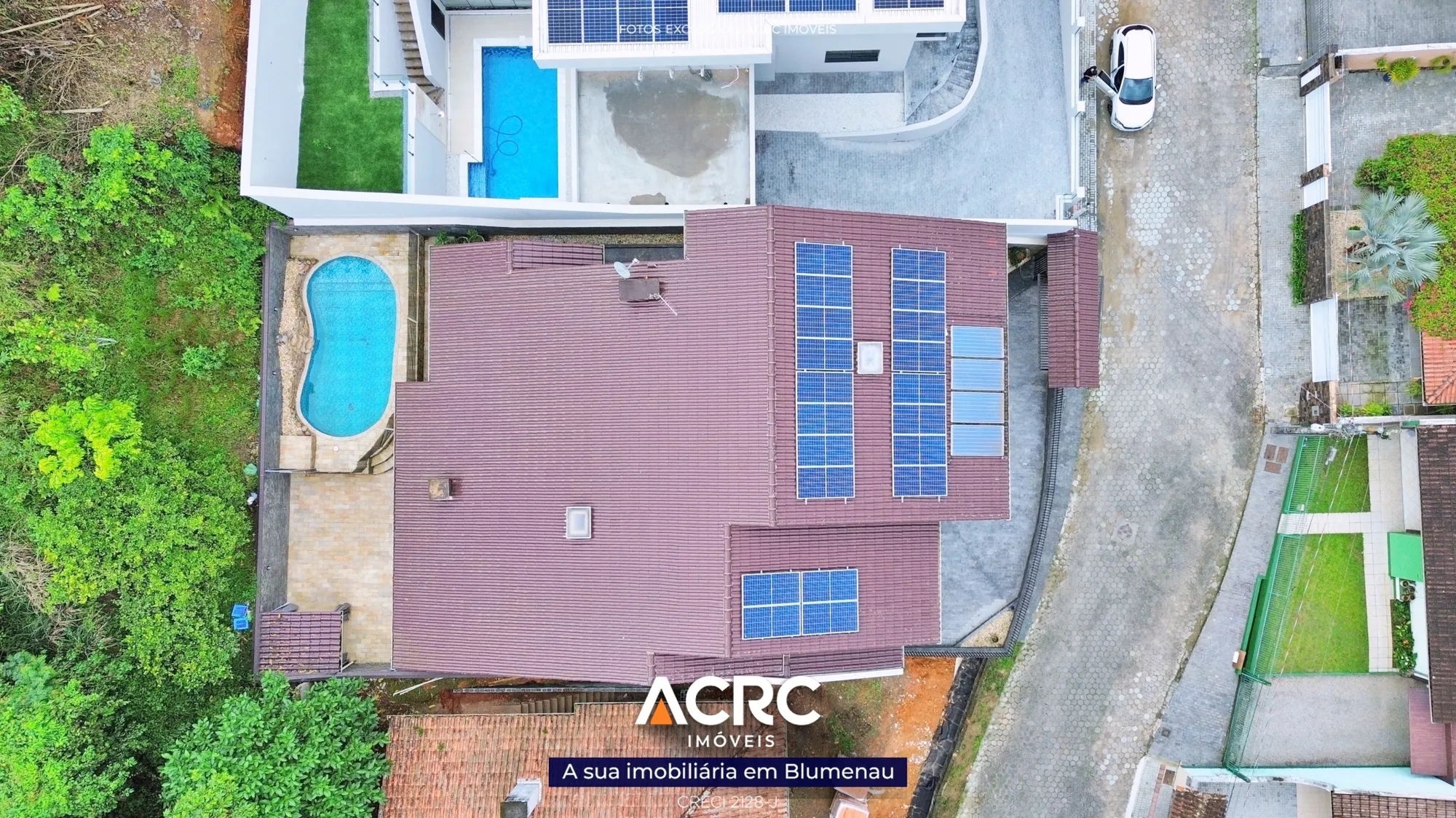 ACRC Imóveis - CA03531 - Casa de alto padrão com piscina a Venda no Bairro Valparaíso em Blumenau — foto 2