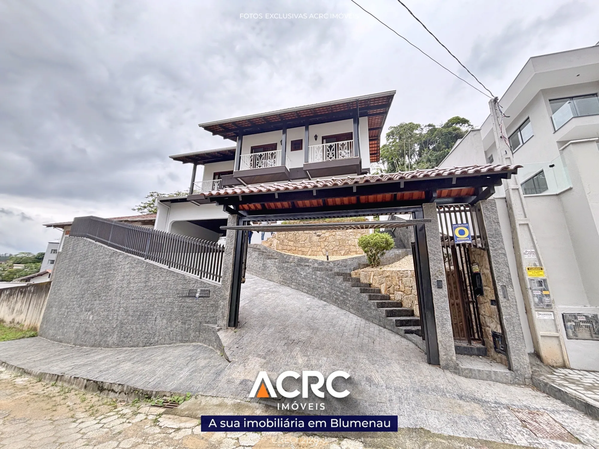 ACRC Imóveis - CA03531 - Casa de alto padrão com piscina a Venda no Bairro Valparaíso em Blumenau — foto 3