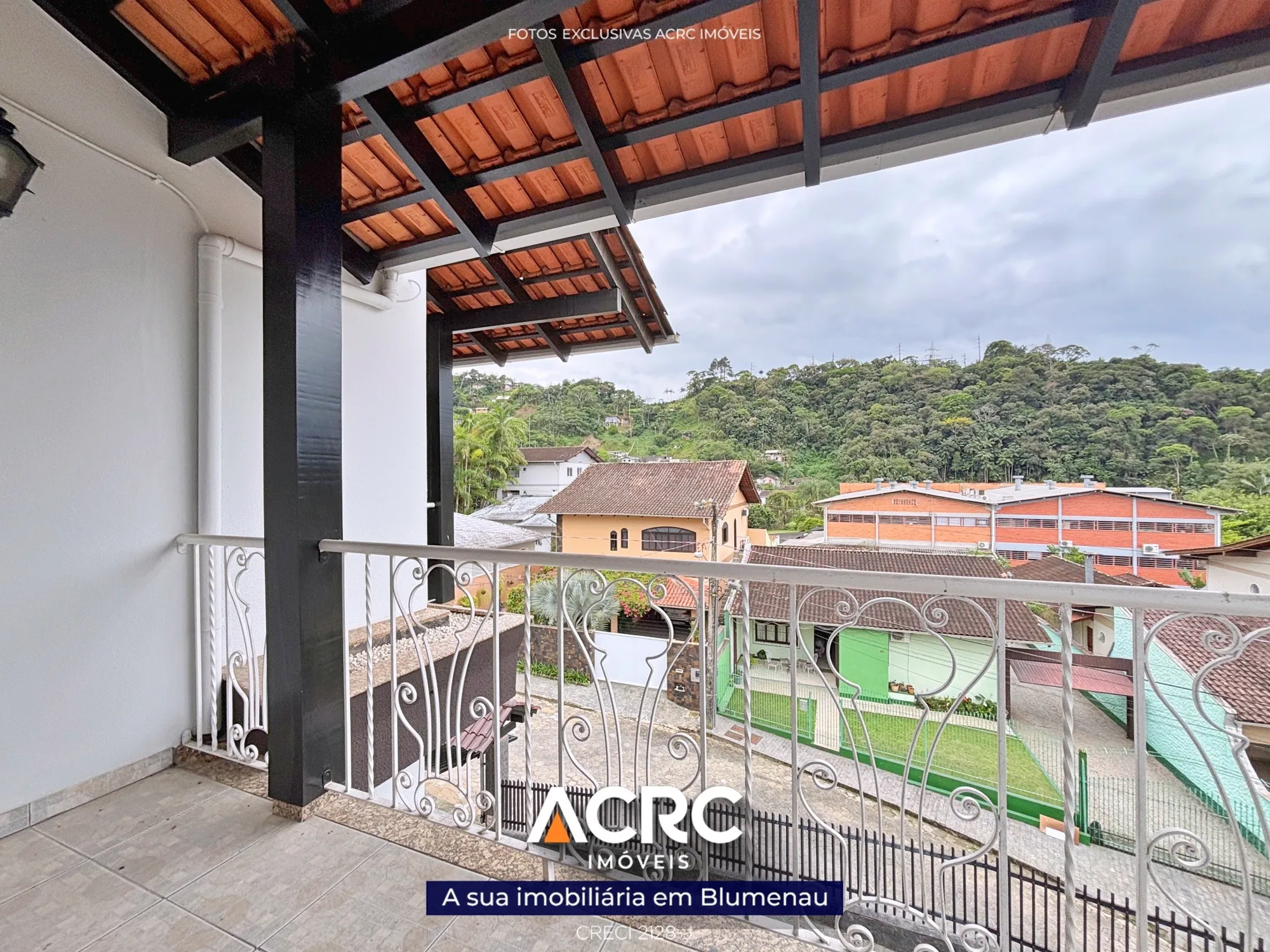 ACRC Imóveis - CA03531 - Casa de alto padrão com piscina a Venda no Bairro Valparaíso em Blumenau — foto 4