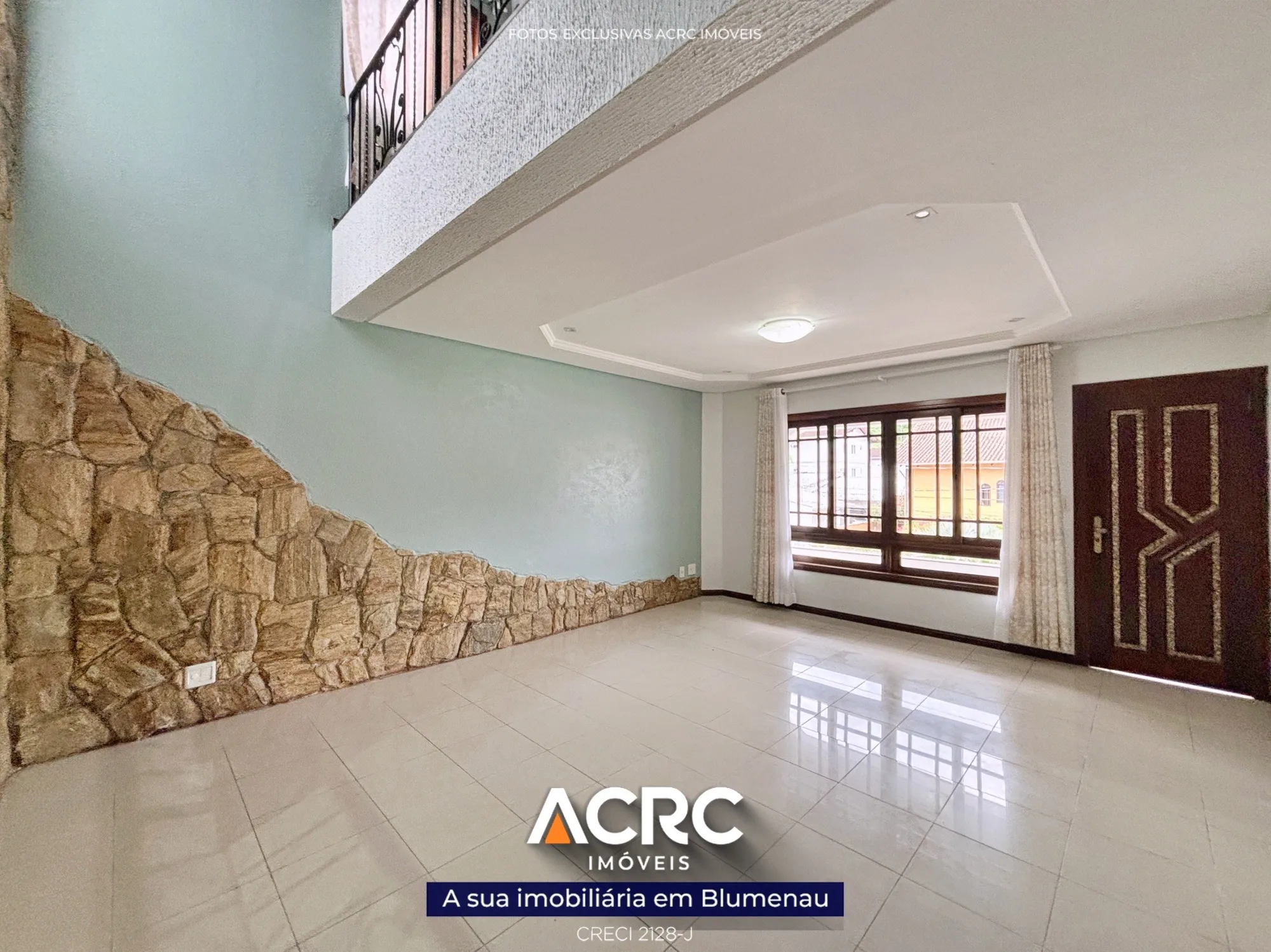ACRC Imóveis - CA03531 - Casa de alto padrão com piscina a Venda no Bairro Valparaíso em Blumenau — foto 6
