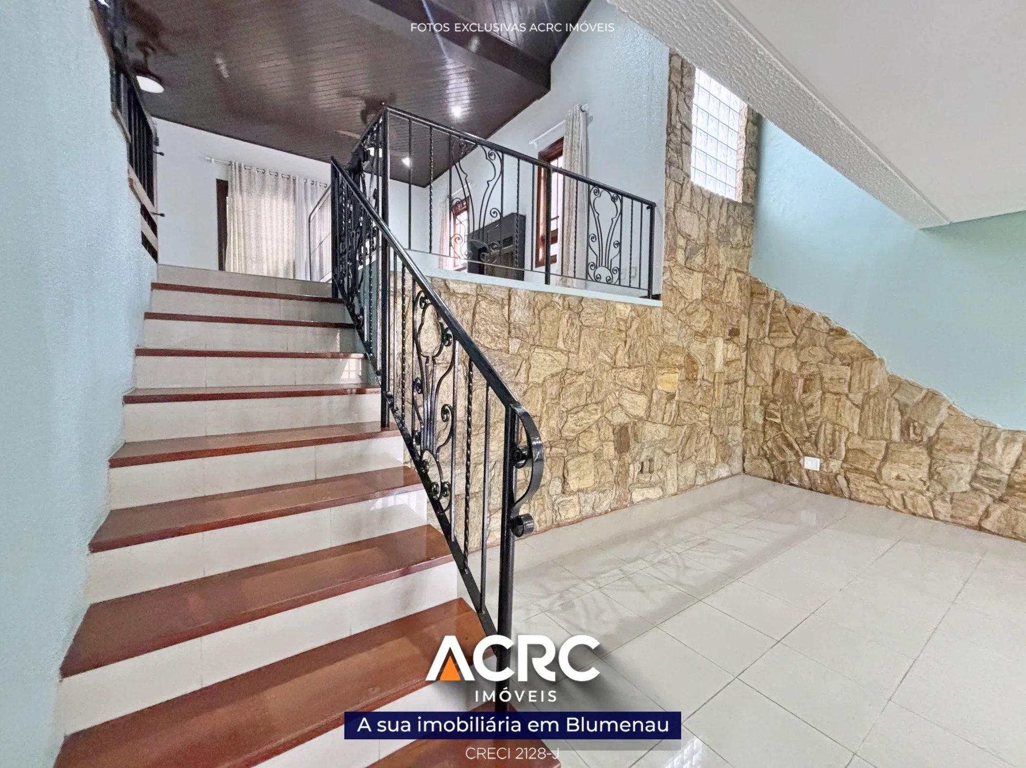 ACRC Imóveis - CA03531 - Casa de alto padrão com piscina a Venda no Bairro Valparaíso em Blumenau — foto 7