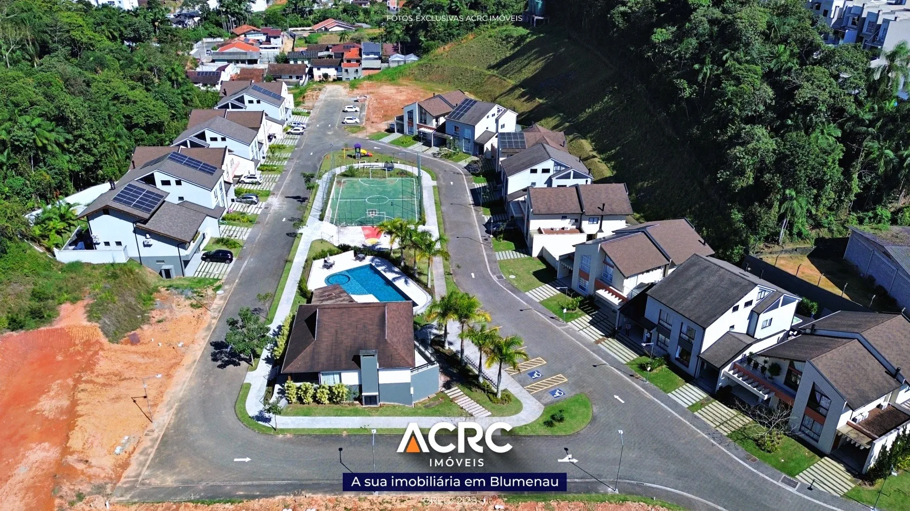 ACRC Imóvei - CA03479 - Sobrado de alto padrão de 03 andares a Venda no Bairro Tribess em Blumenau — foto 2