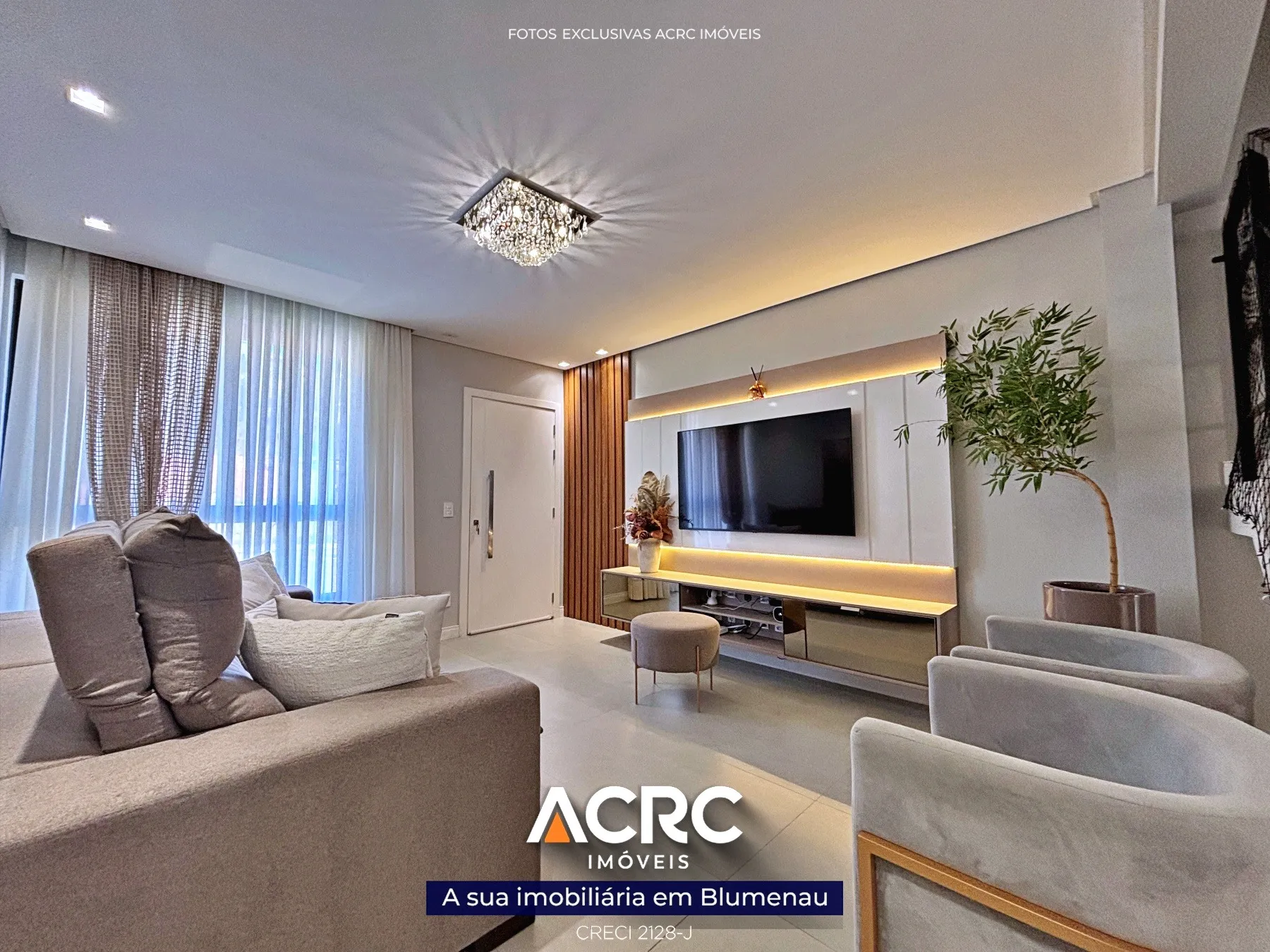 ACRC Imóvei - CA03479 - Sobrado de alto padrão de 03 andares a Venda no Bairro Tribess em Blumenau — foto 4