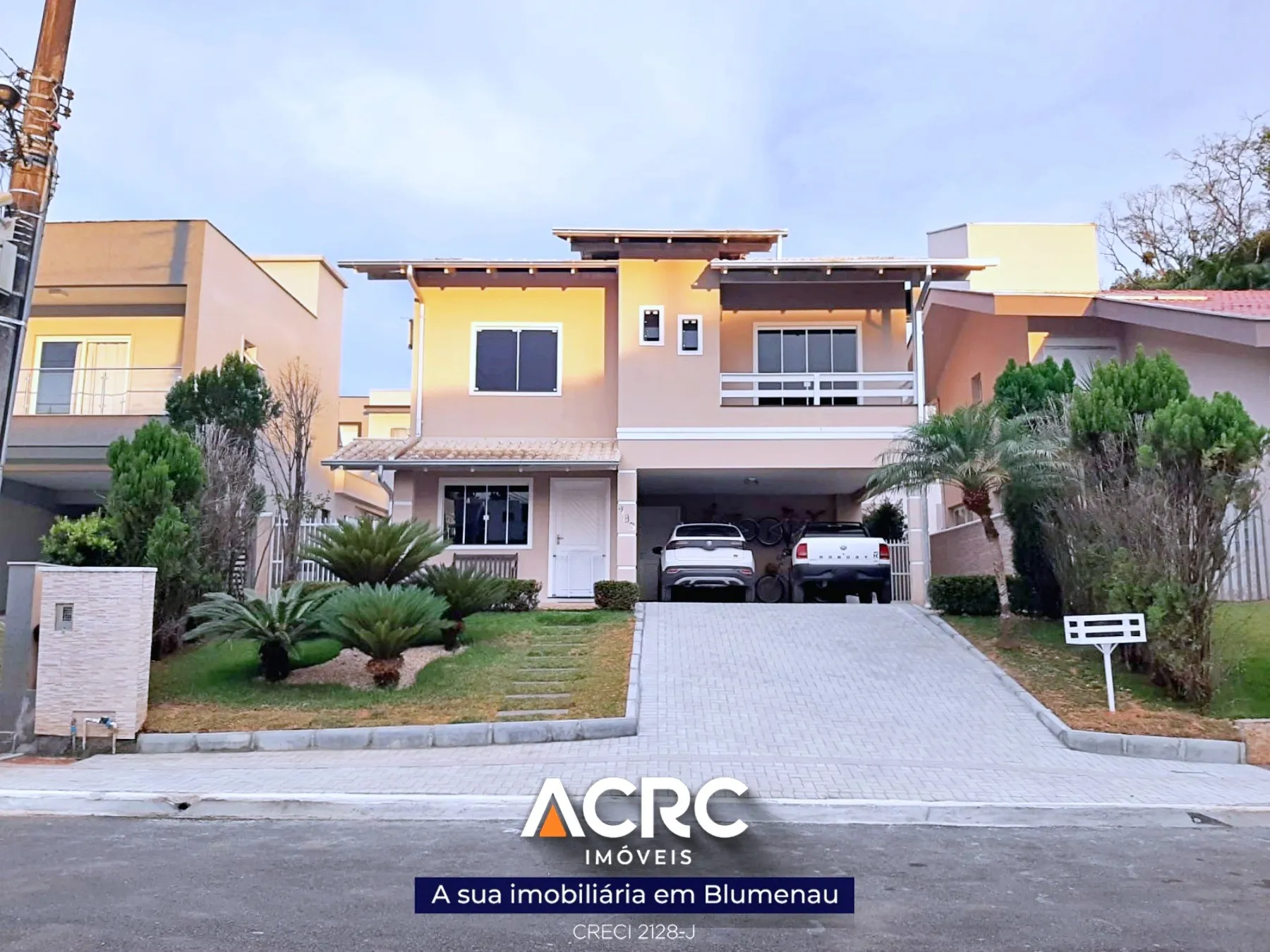 ACRC Imóveis - CA03390 - Sobrado para Venda no Bairro Itoupava Central - foto 1