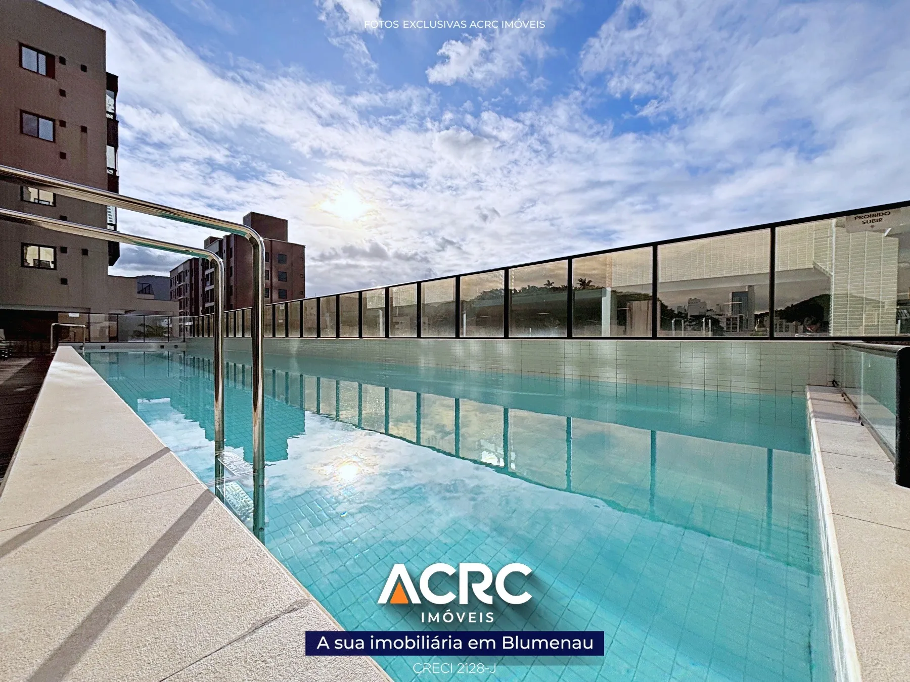 APTO CONFORTÁVEL EM CONDOMÍNIO COMPLETO, A 500 METROS DO MAR - foto 1