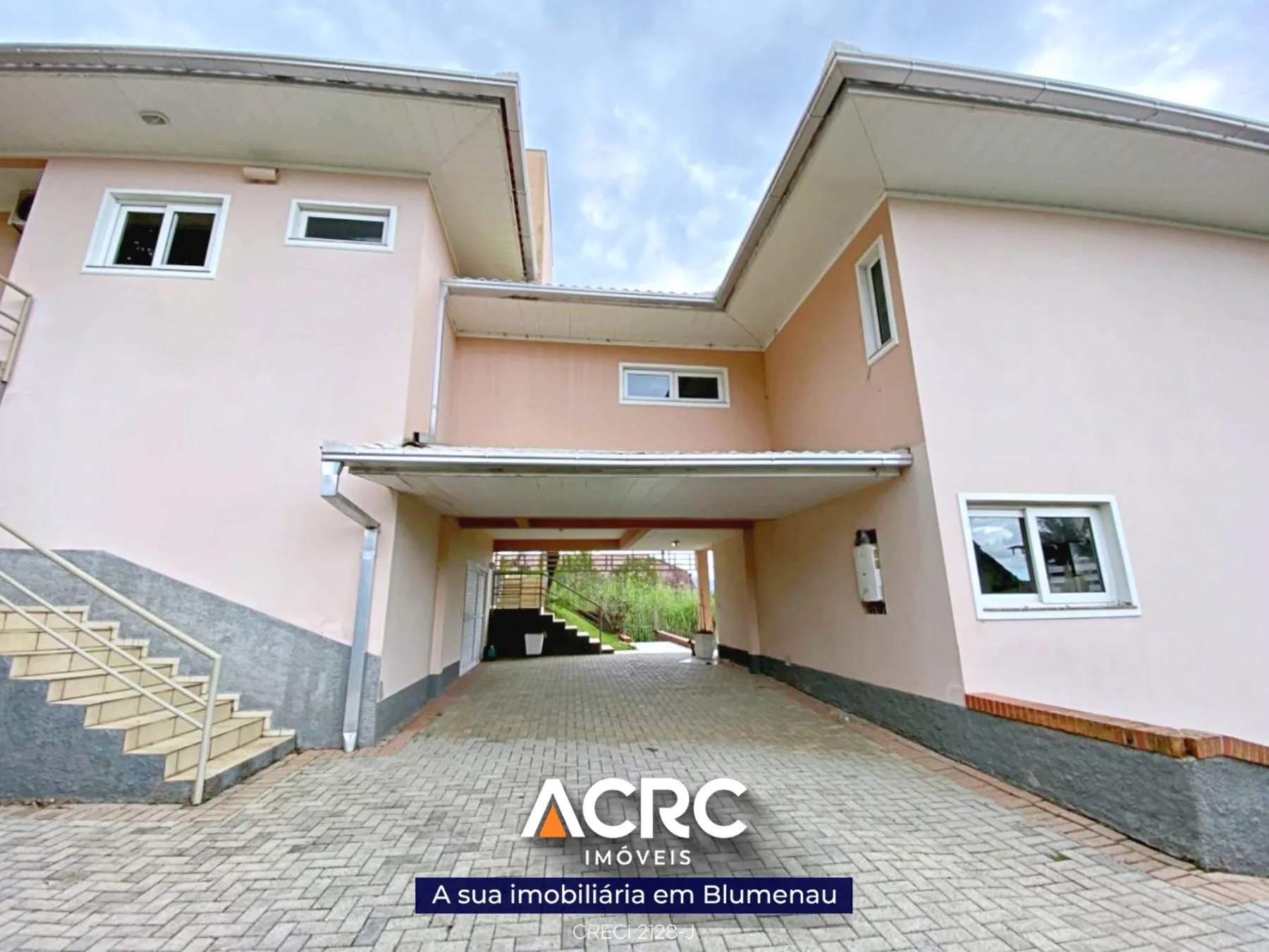ACRC Imóveis - CA03372 - Casa com 354m de área construída para venda no Bairro Salto — foto 2