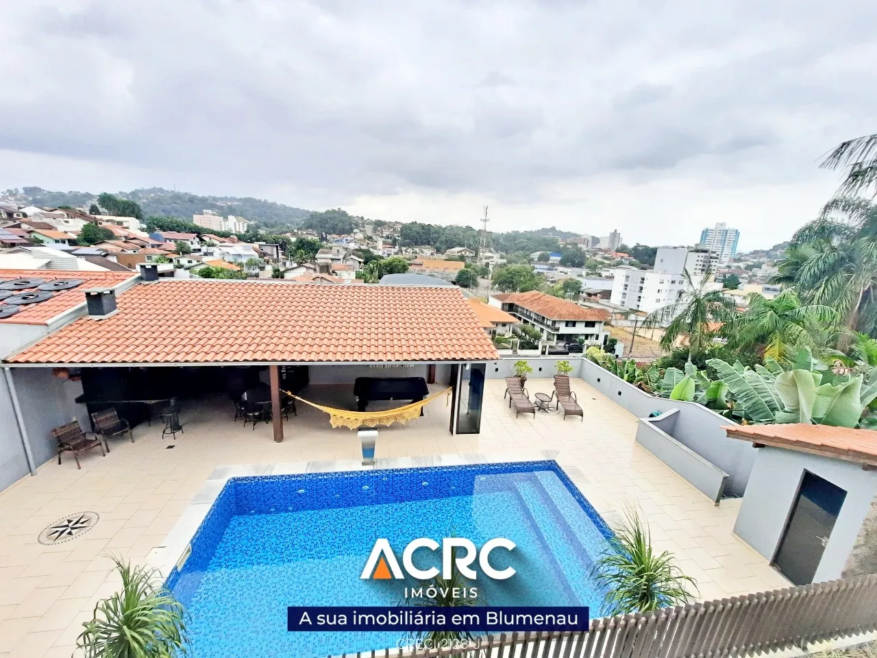 ACRC Imóveis - CA03344 - Casa com piscina para Venda no Bairro Escola Agrícola - foto 1