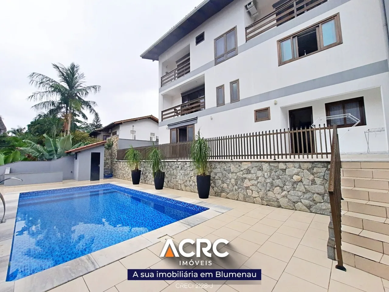 ACRC Imóveis - CA03344 - Casa com piscina para Venda no Bairro Escola Agrícola — foto 2