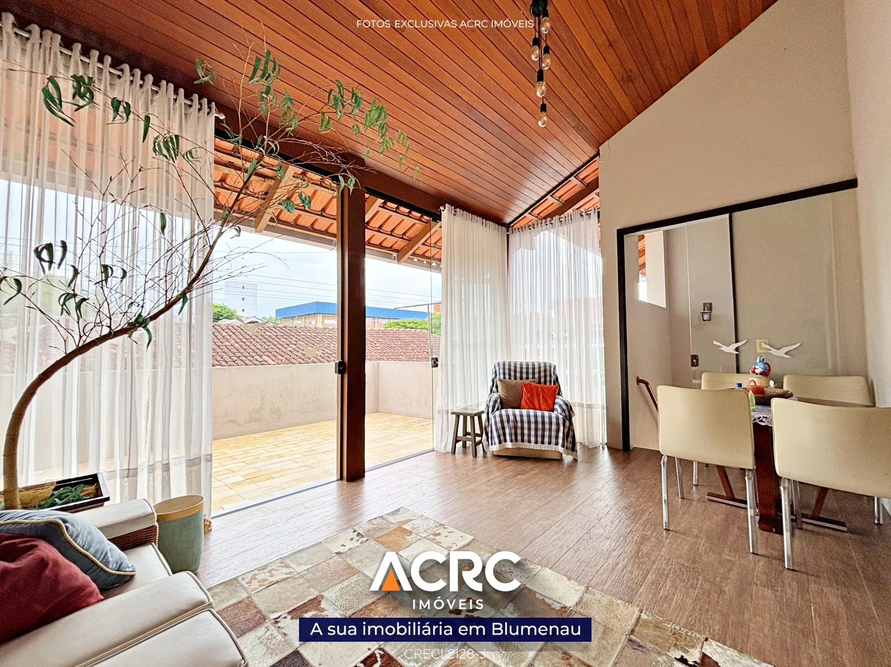 Casa · à venda · 3 quartos · 326m² · Velha, Blumenau